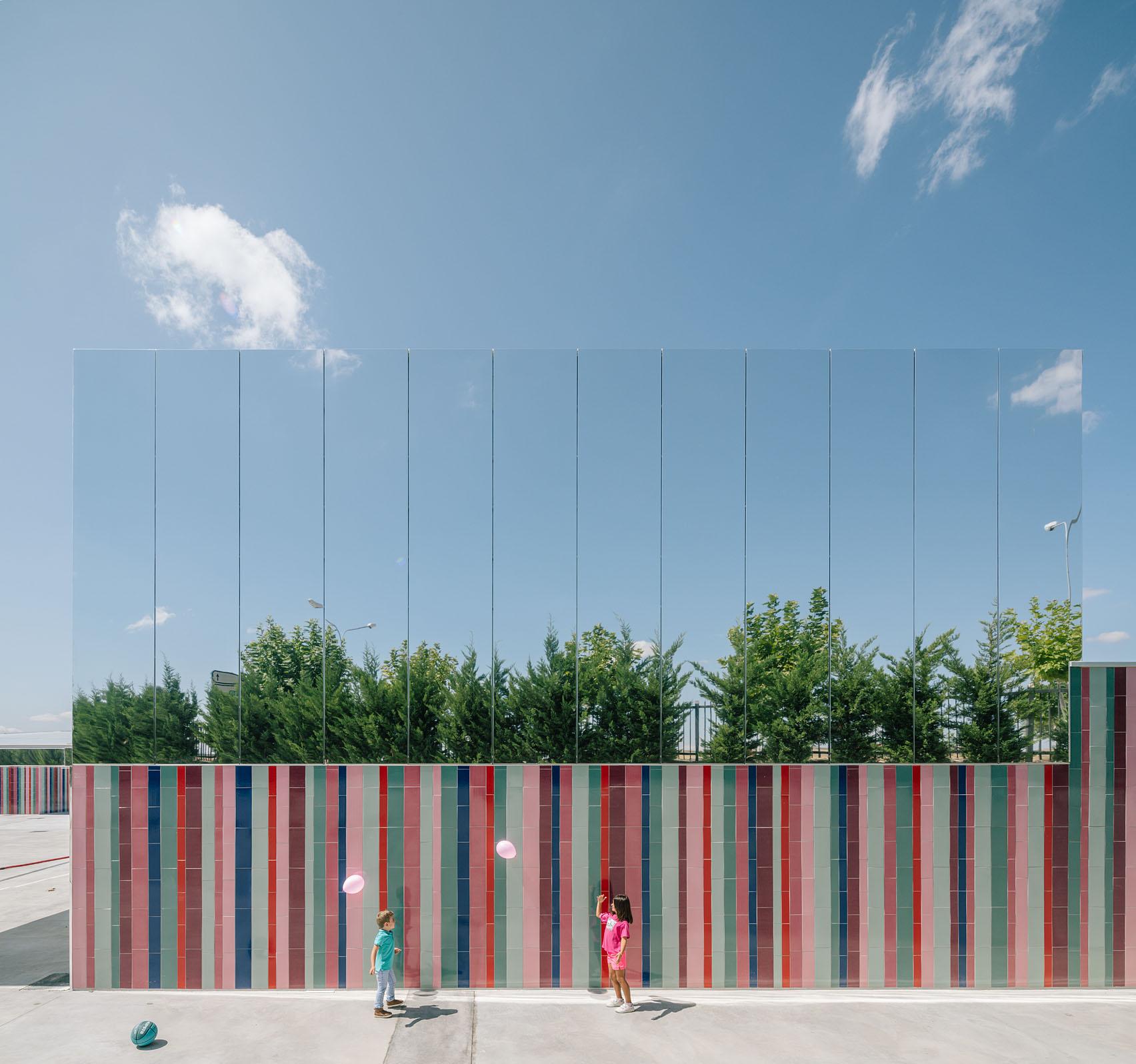 THE ALMOST INVISIBLE SCHOOL - image 5