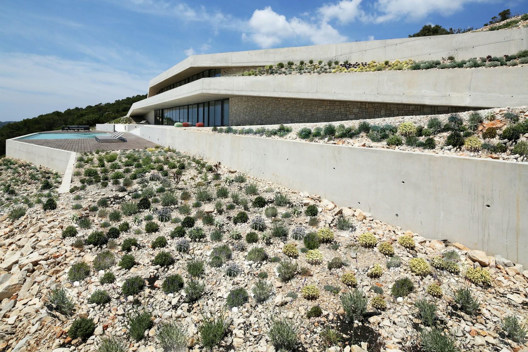 Issa Megaron - image 5