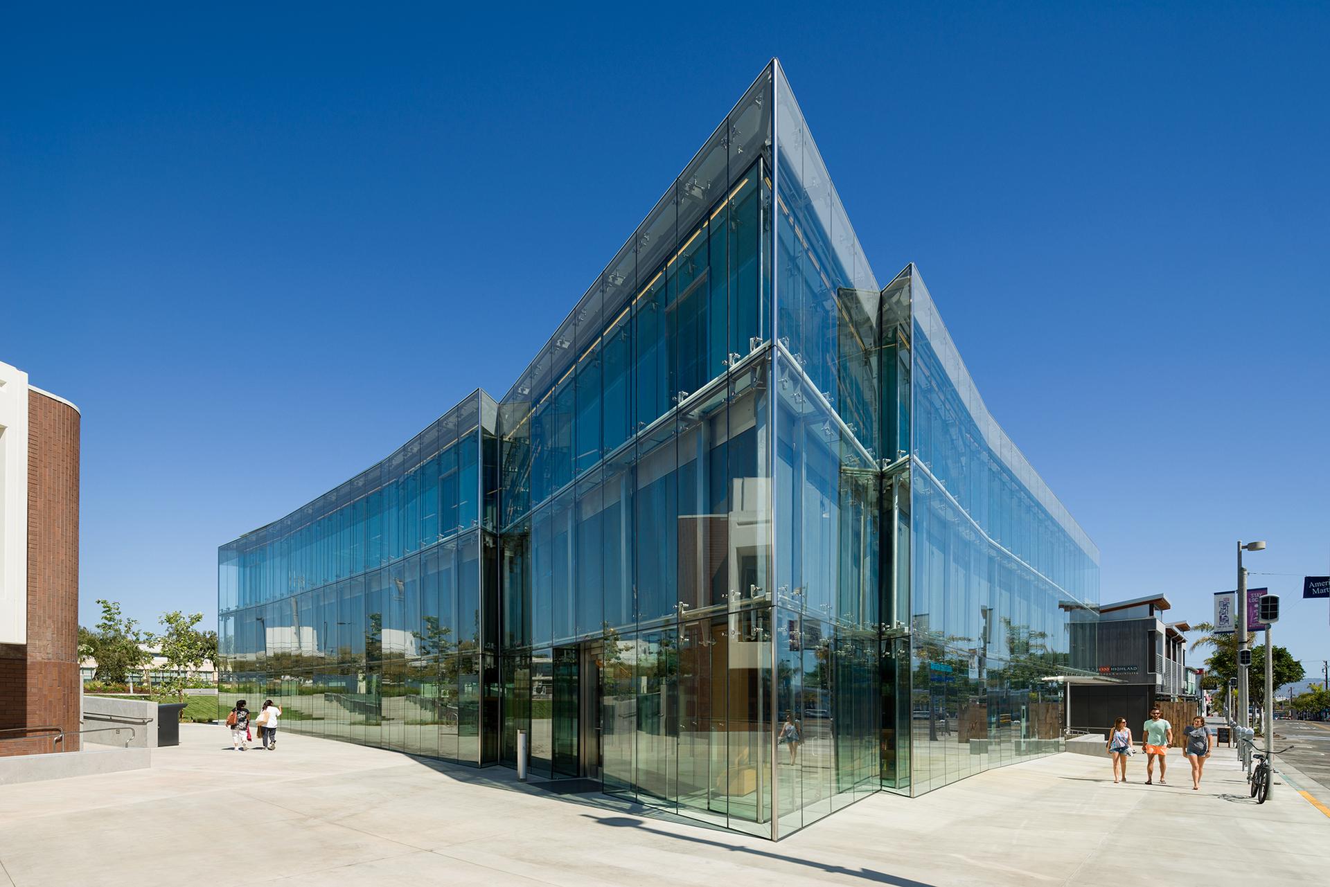 Manhattan Beach Library - image 4