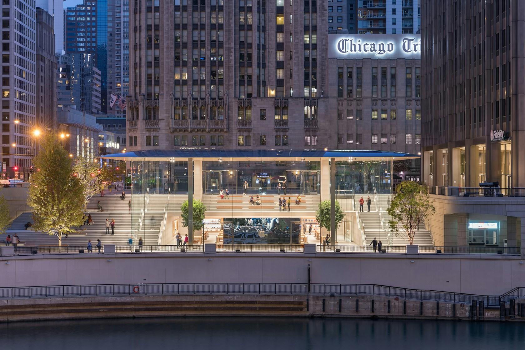 Apple Michigan Avenue - image 3