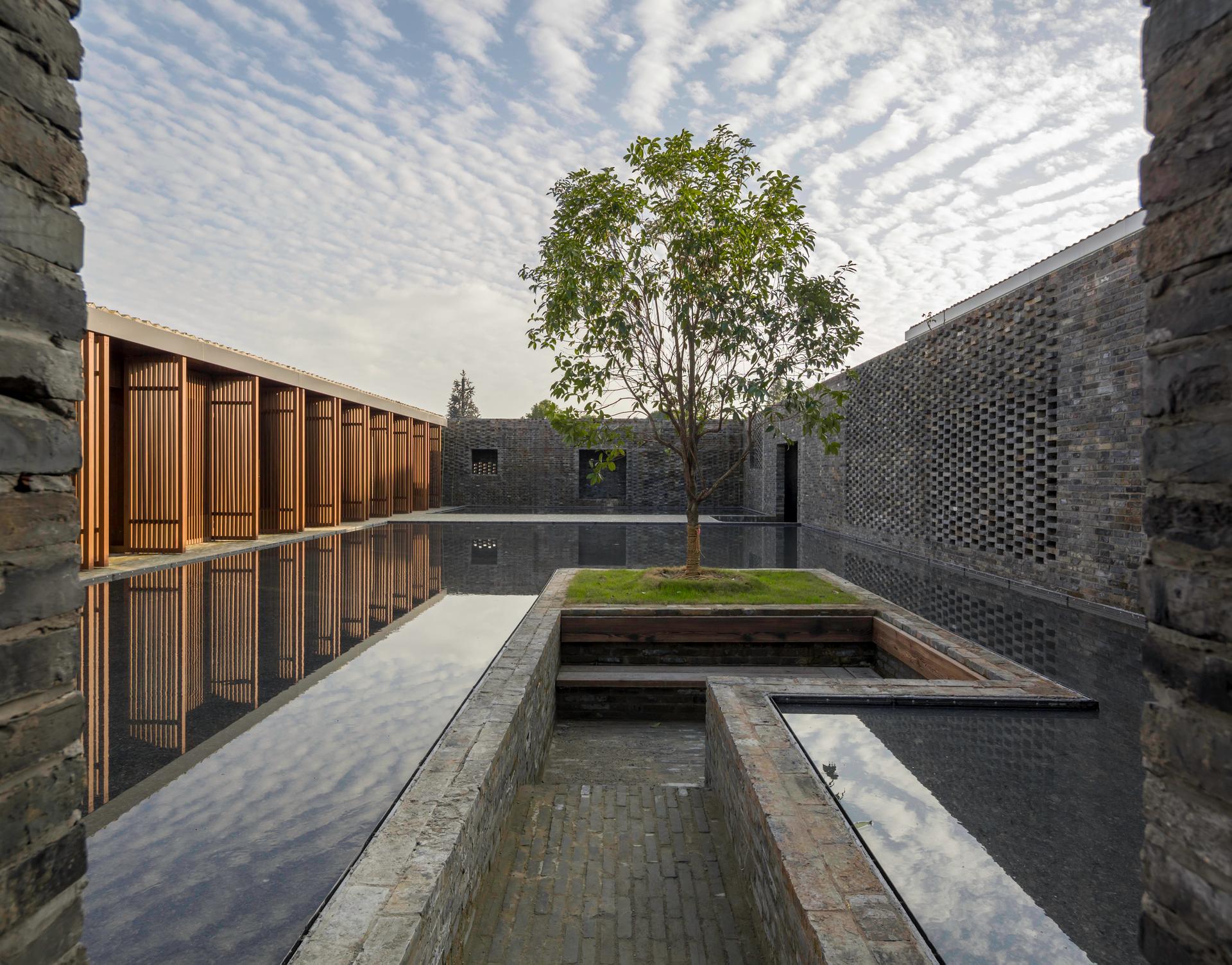 The Walled - Tsingpu Yangzhou Retreat