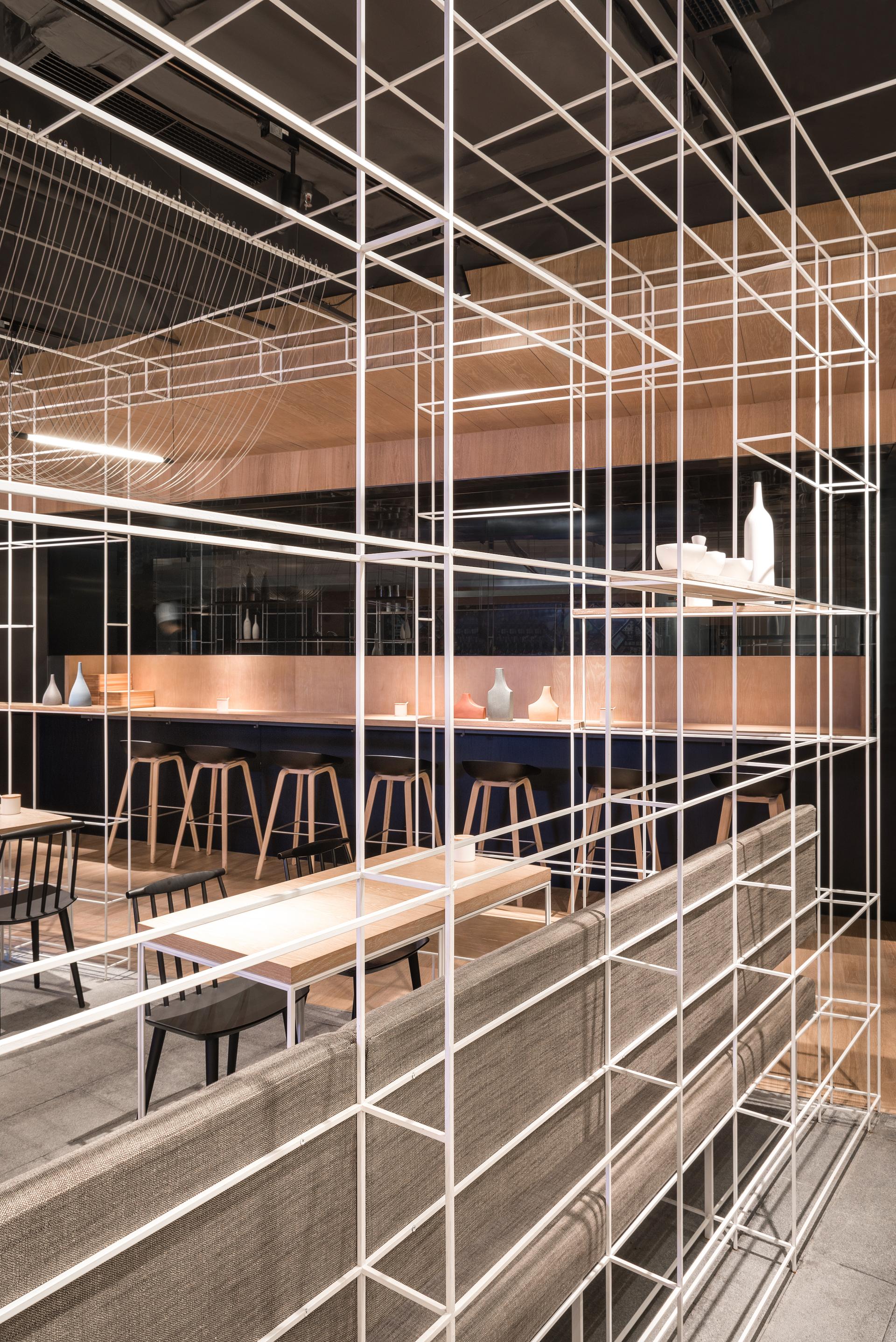 Dining between Lines - image 3
