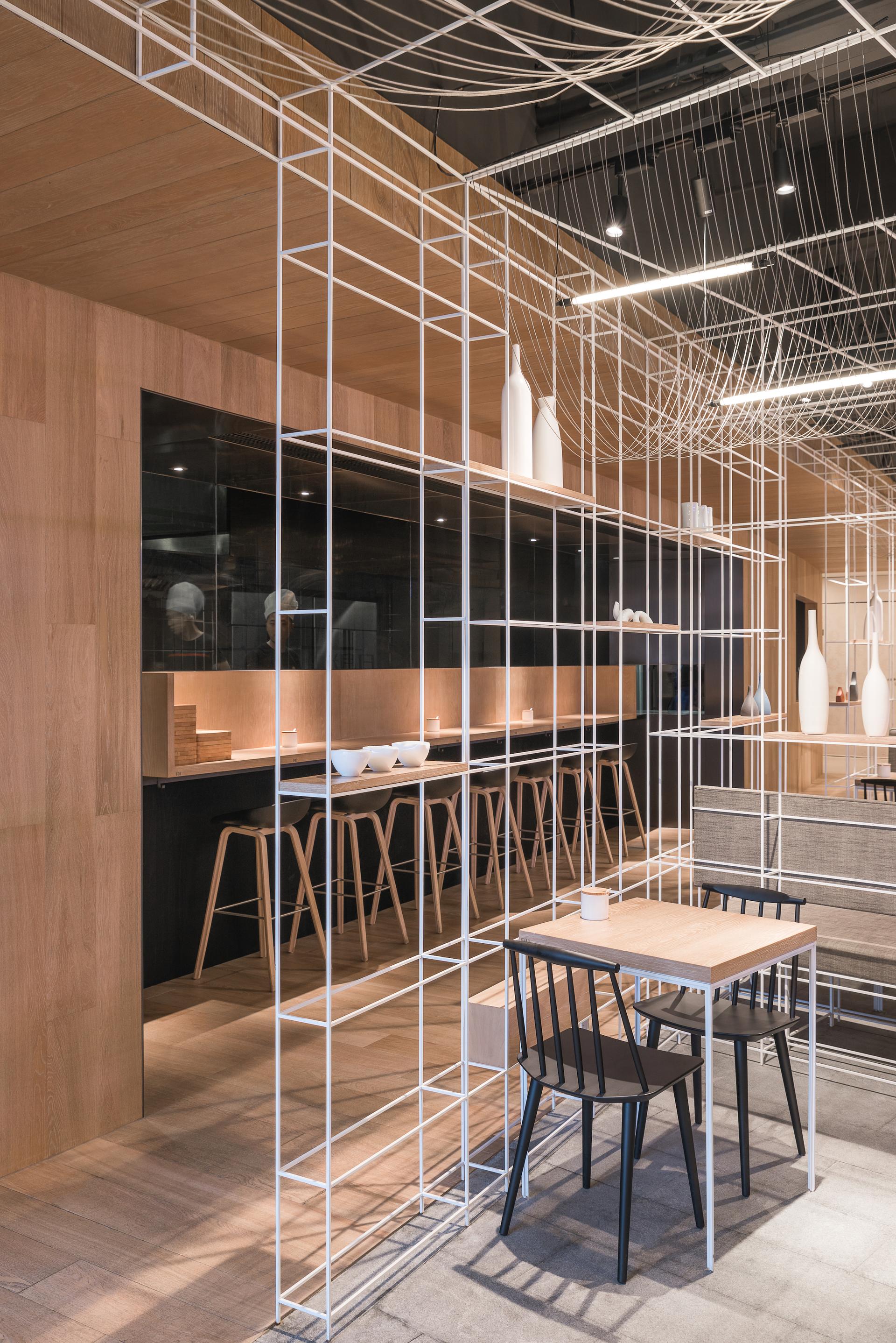 Dining between Lines - image 6
