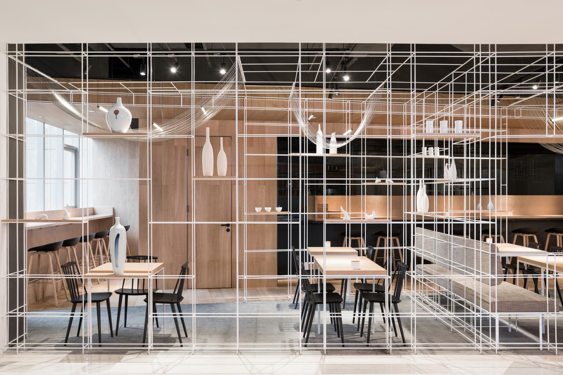 Dining between Lines - image 7
