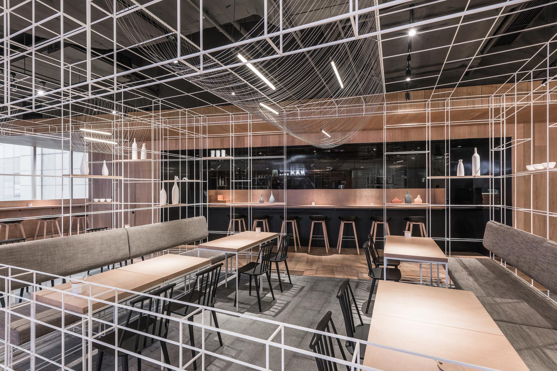 Dining between Lines - image 2