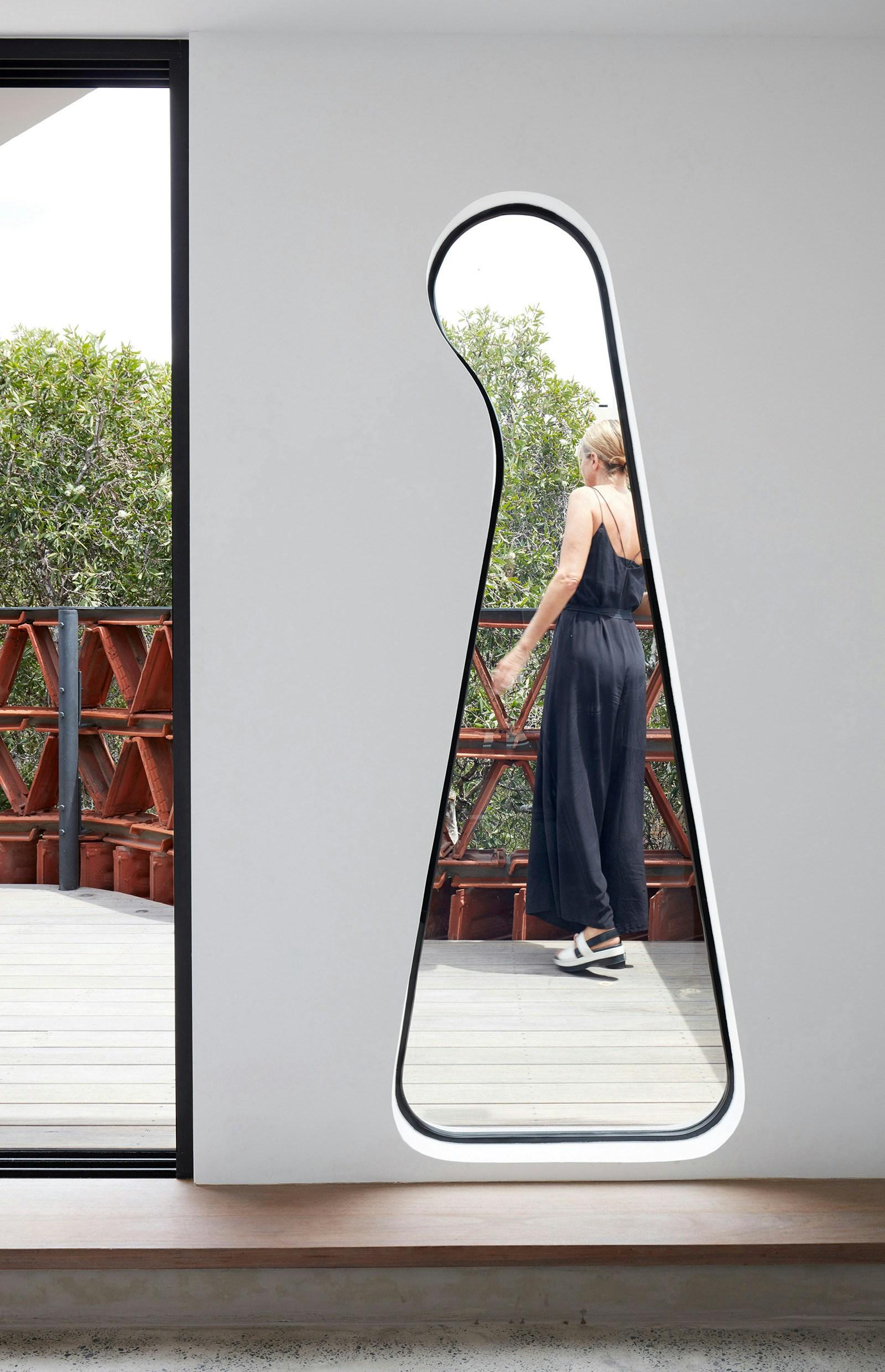 The Beehive - image 37