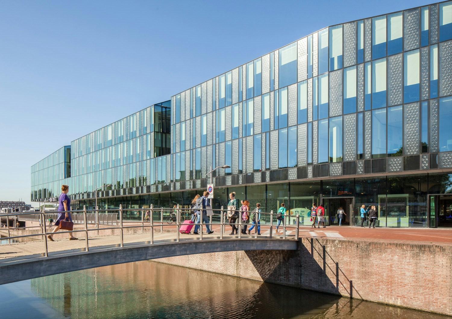 Delft City Hall and Train Station - image 3