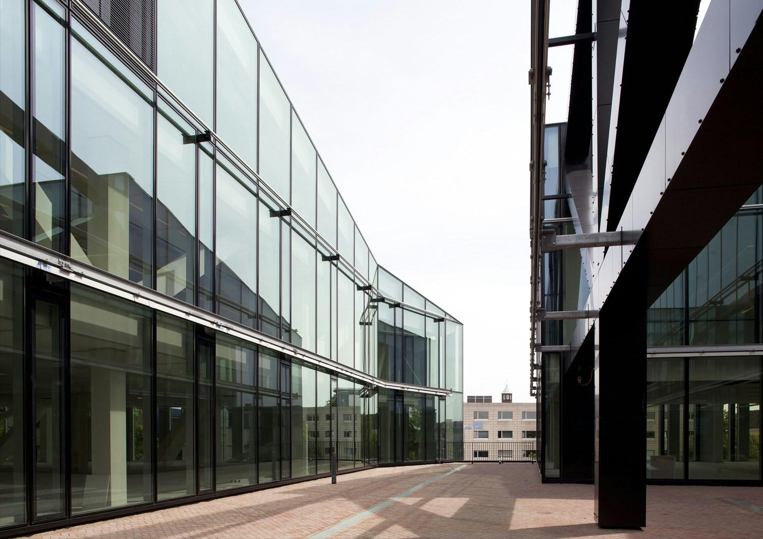 Delft City Hall and Train Station - image 15