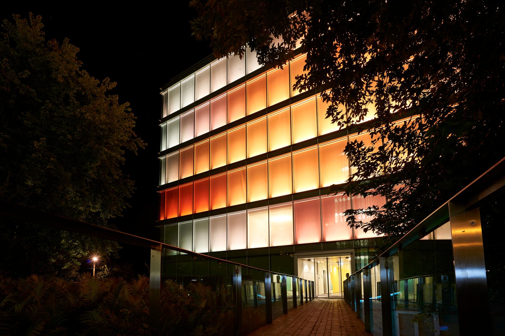 AMANDOLIER BUILDING, GENEVA RESPONSIVE LIGHT ART - image 7