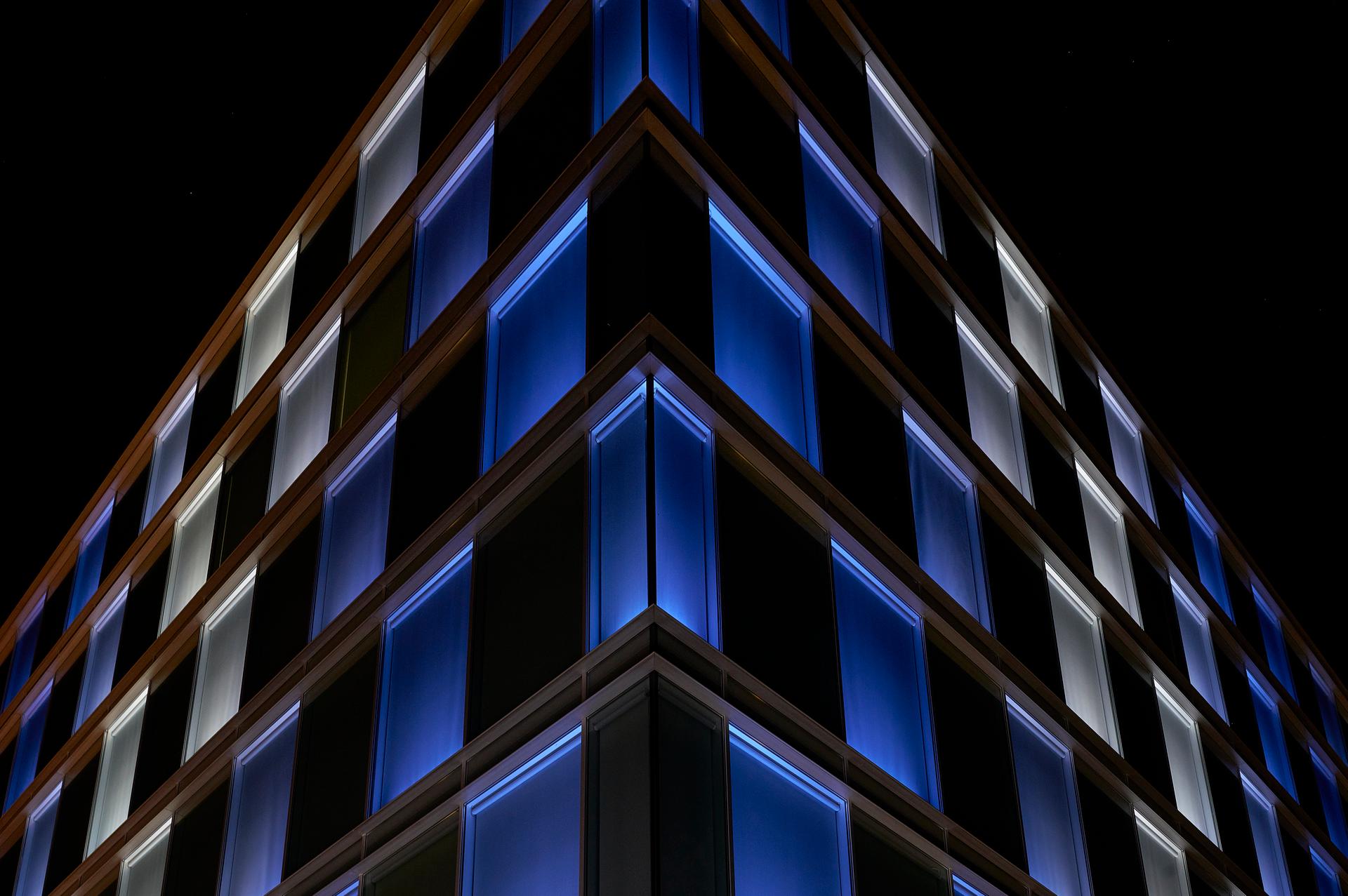 AMANDOLIER BUILDING, GENEVA RESPONSIVE LIGHT ART - image 10