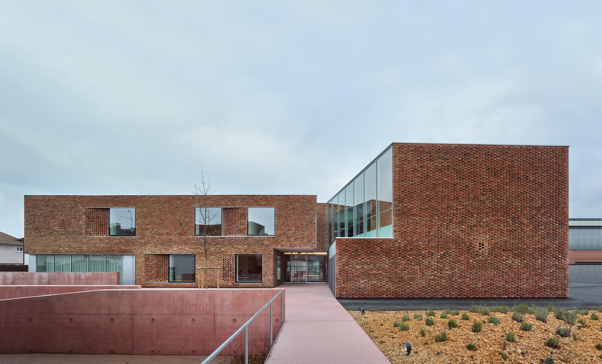 Housing for elderly people - image 3