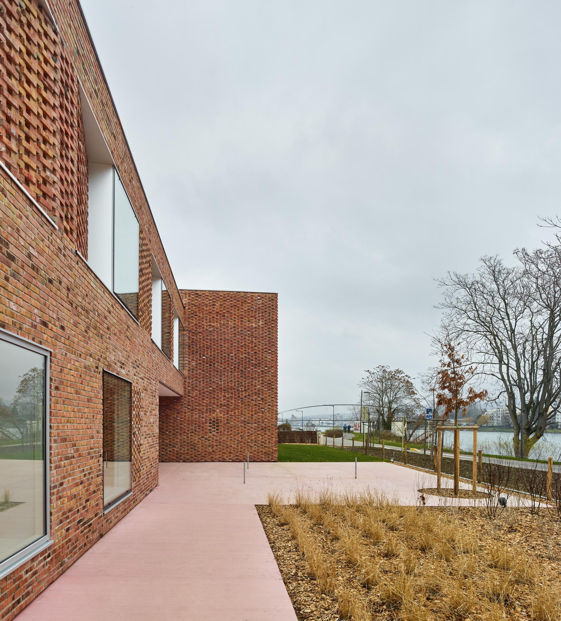 Housing for elderly people - image 4