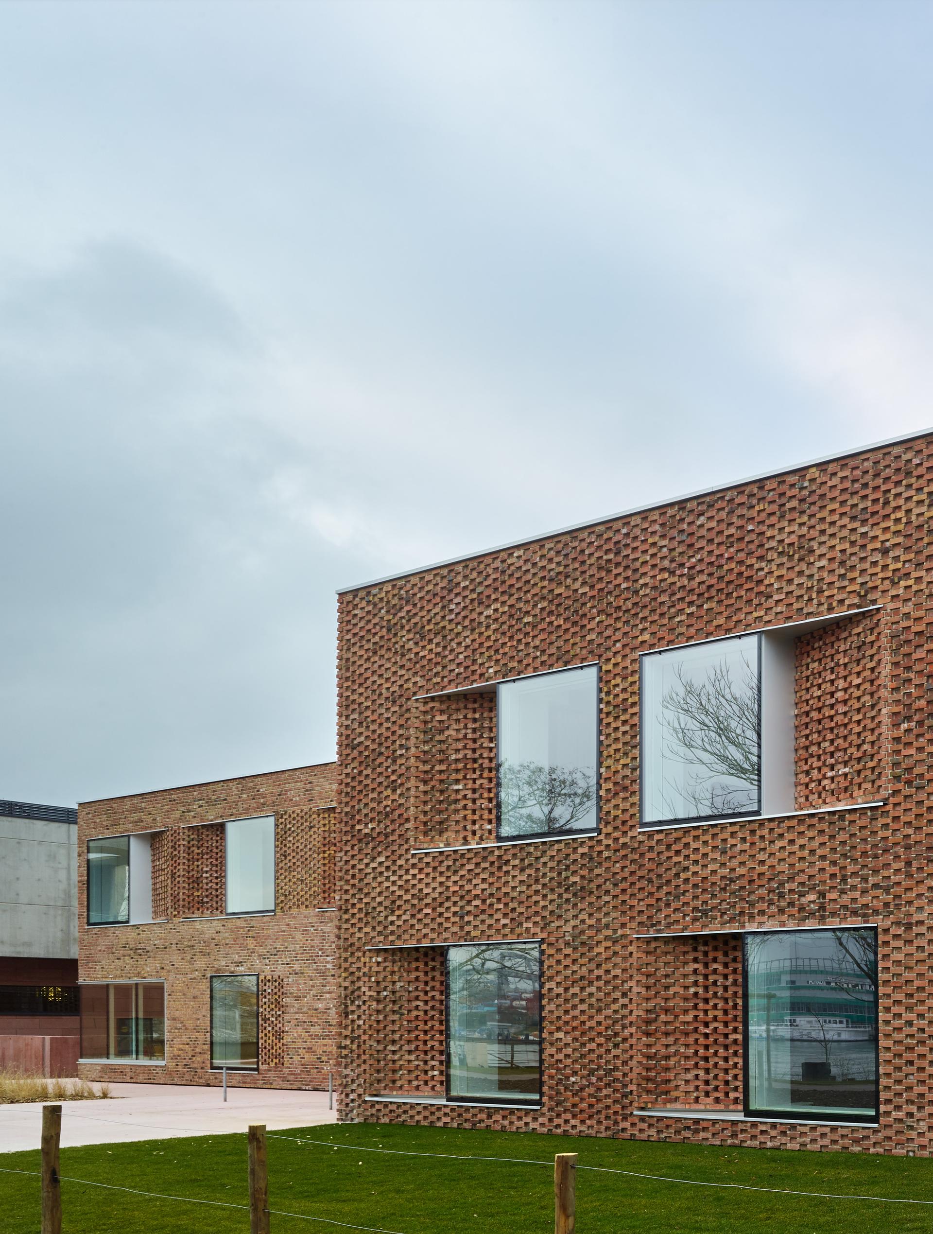 Housing for elderly people - image 6