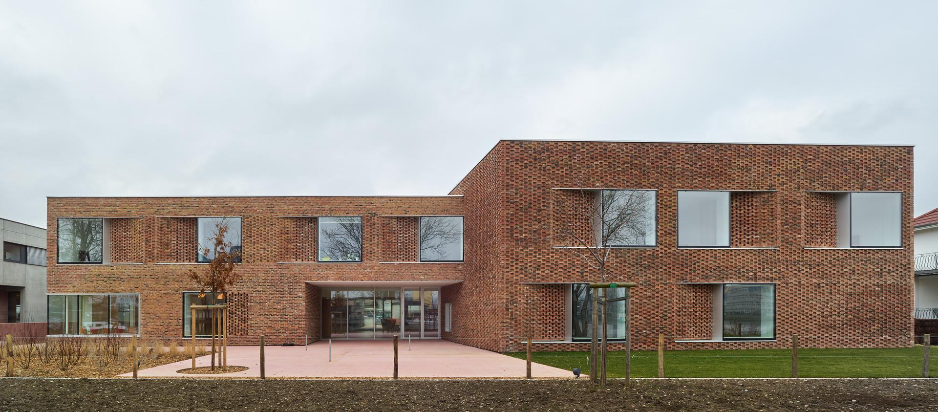 Housing for elderly people - image 8