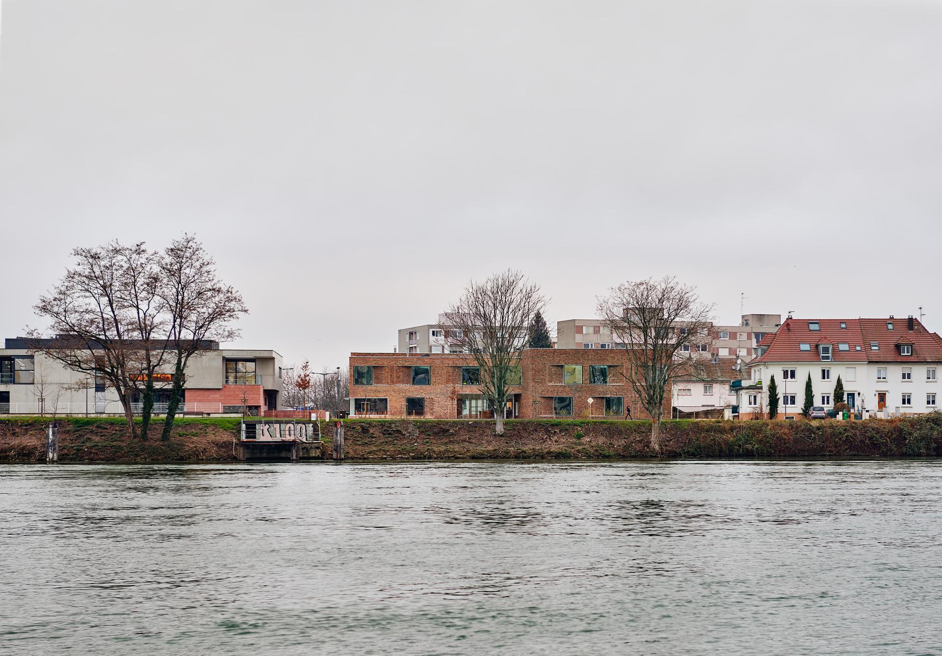 Housing for elderly people - image 9