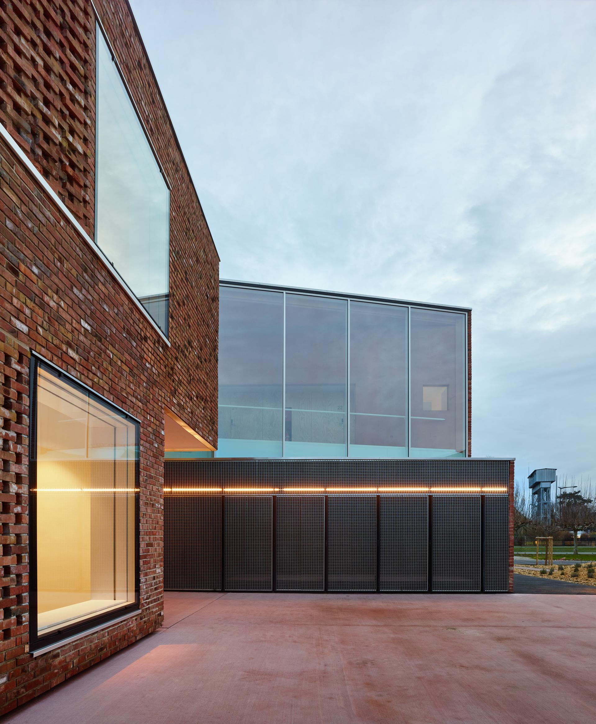 Housing for elderly people - image 10