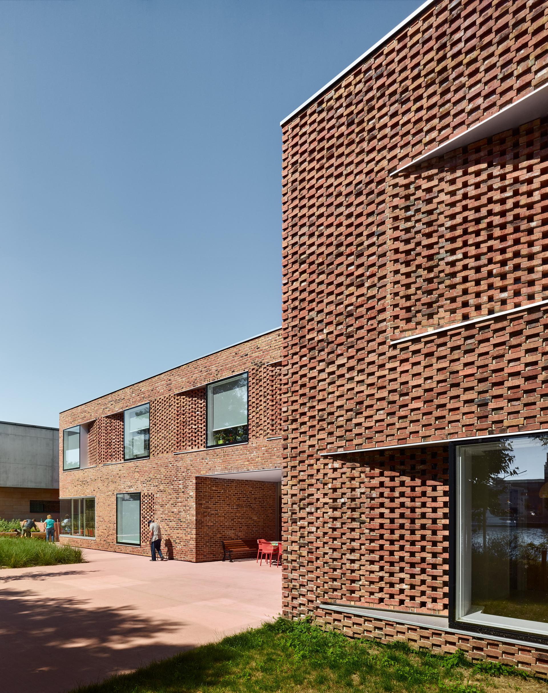 Housing for elderly people - image 11
