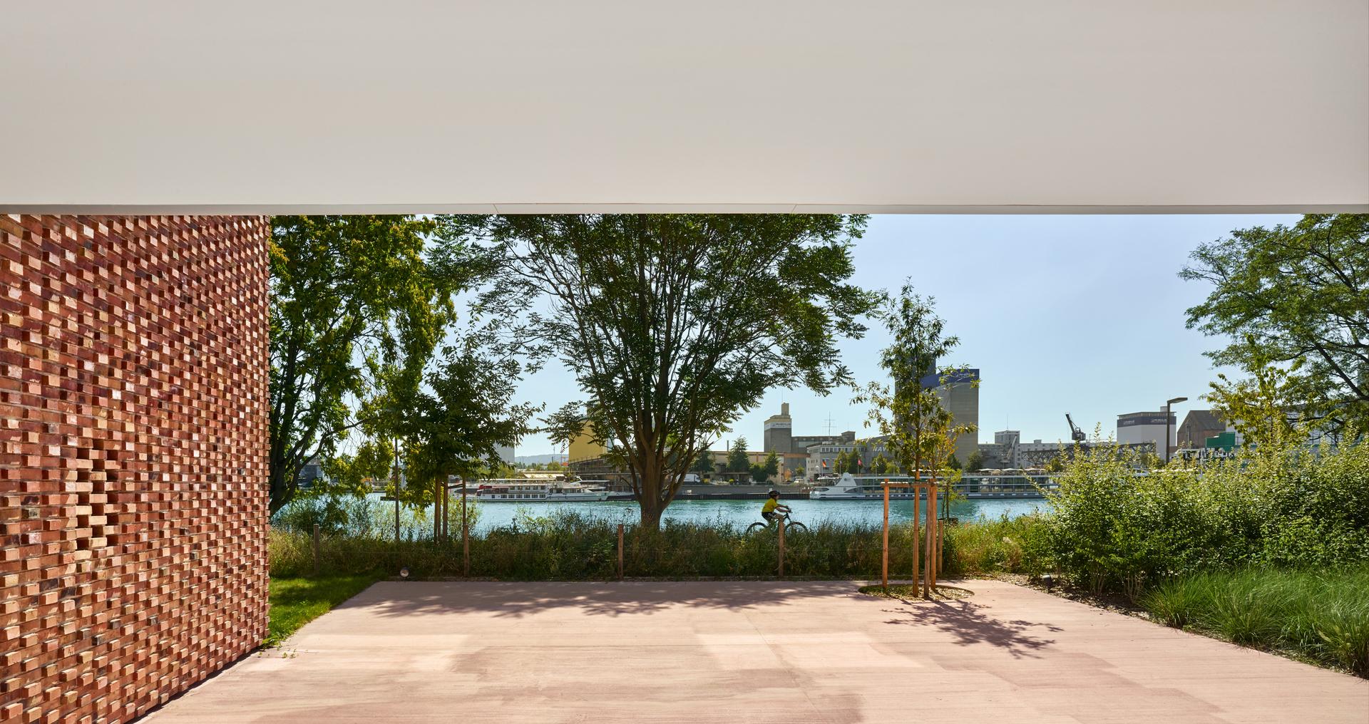 Housing for elderly people - image 12