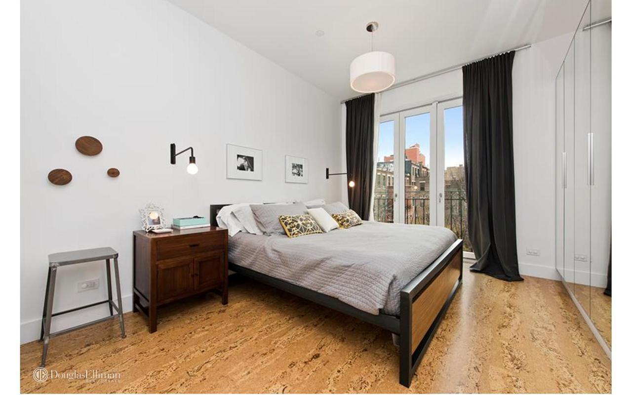 Home(s) in Harlem - image 11