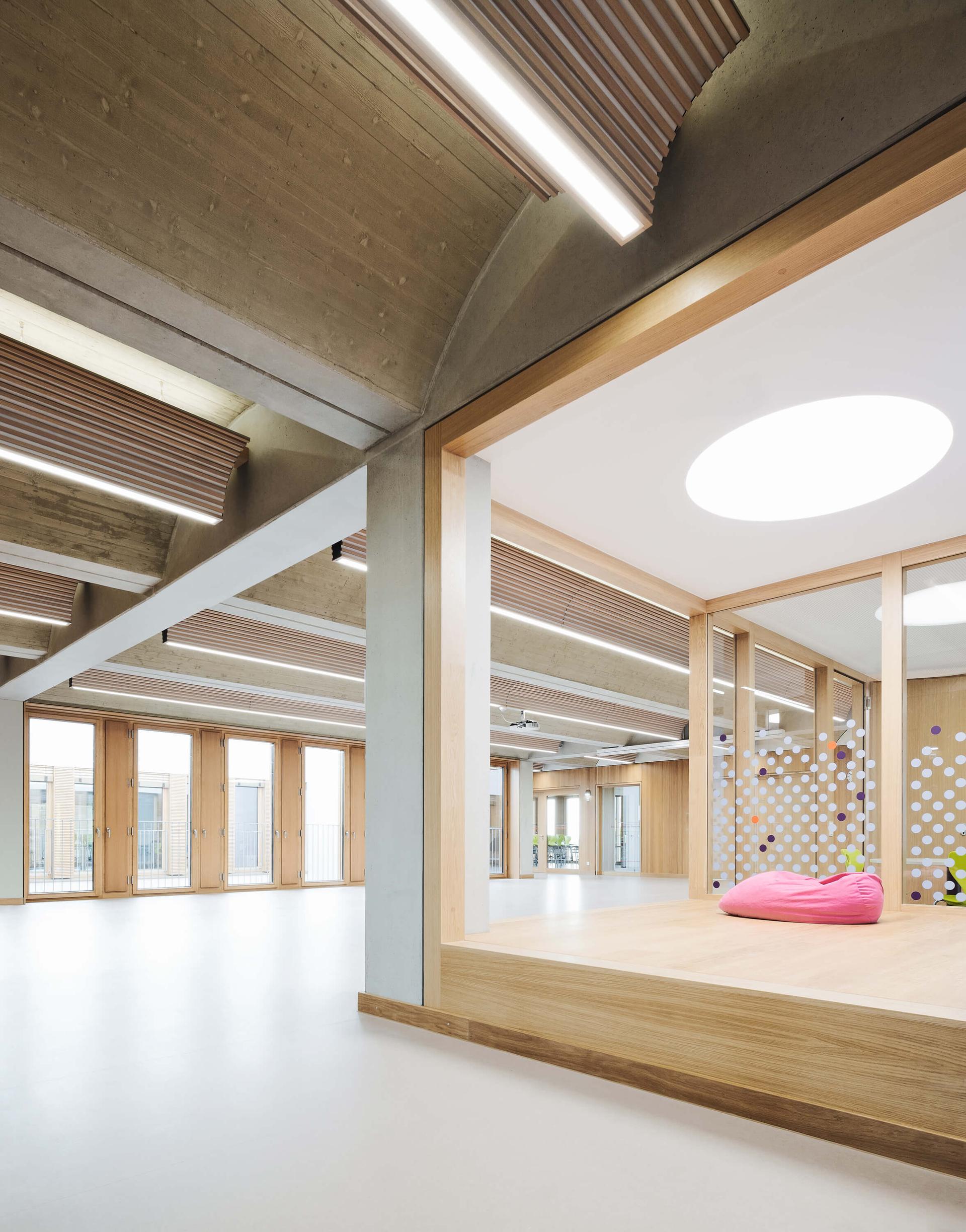 Four primary schools in modular design - image 8
