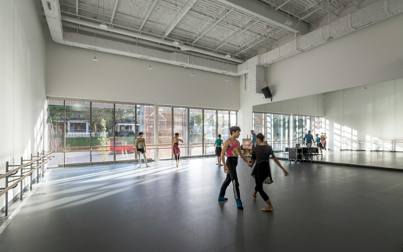 Ballet Memphis - image 10