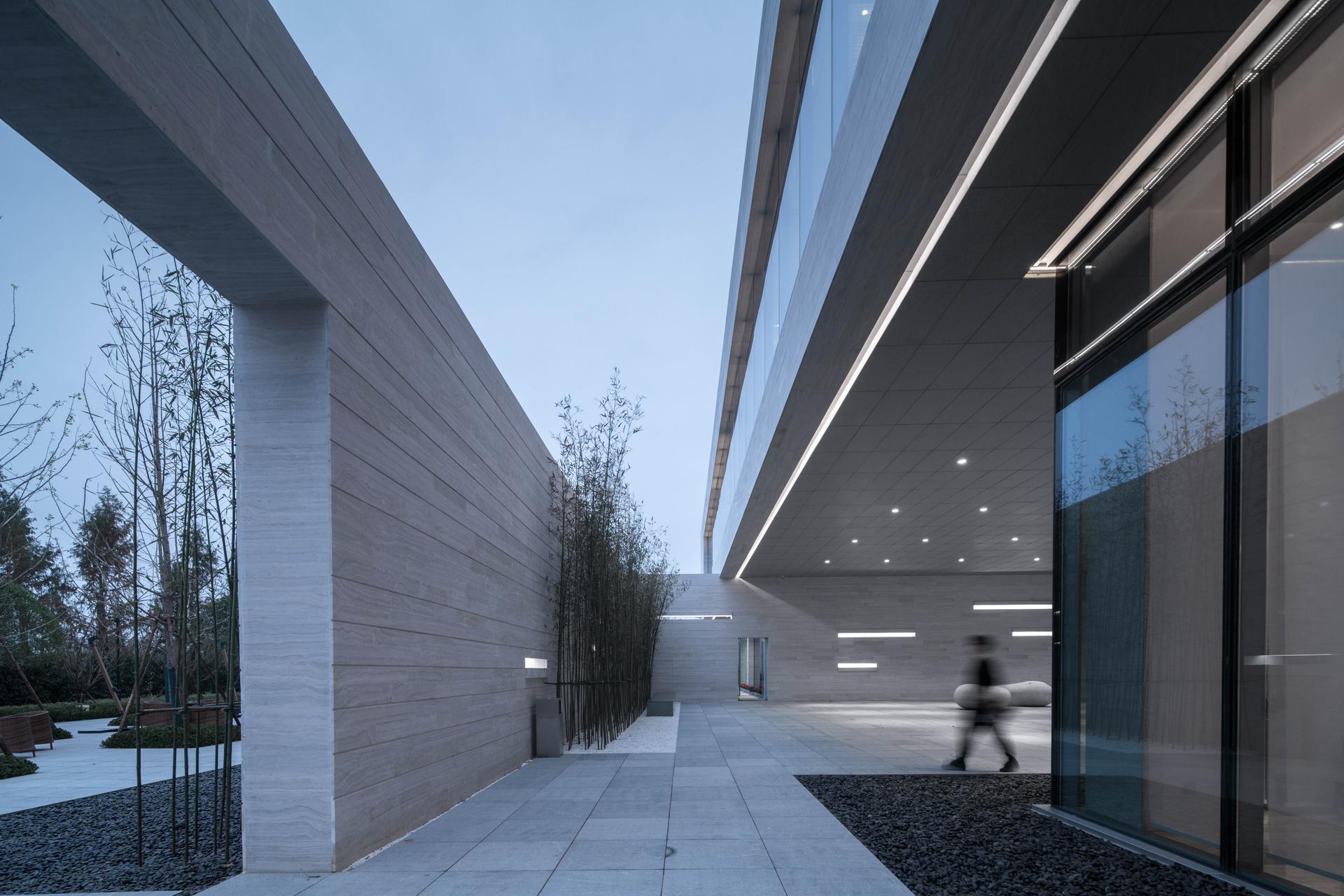Waterfront Art Gallery - image 9