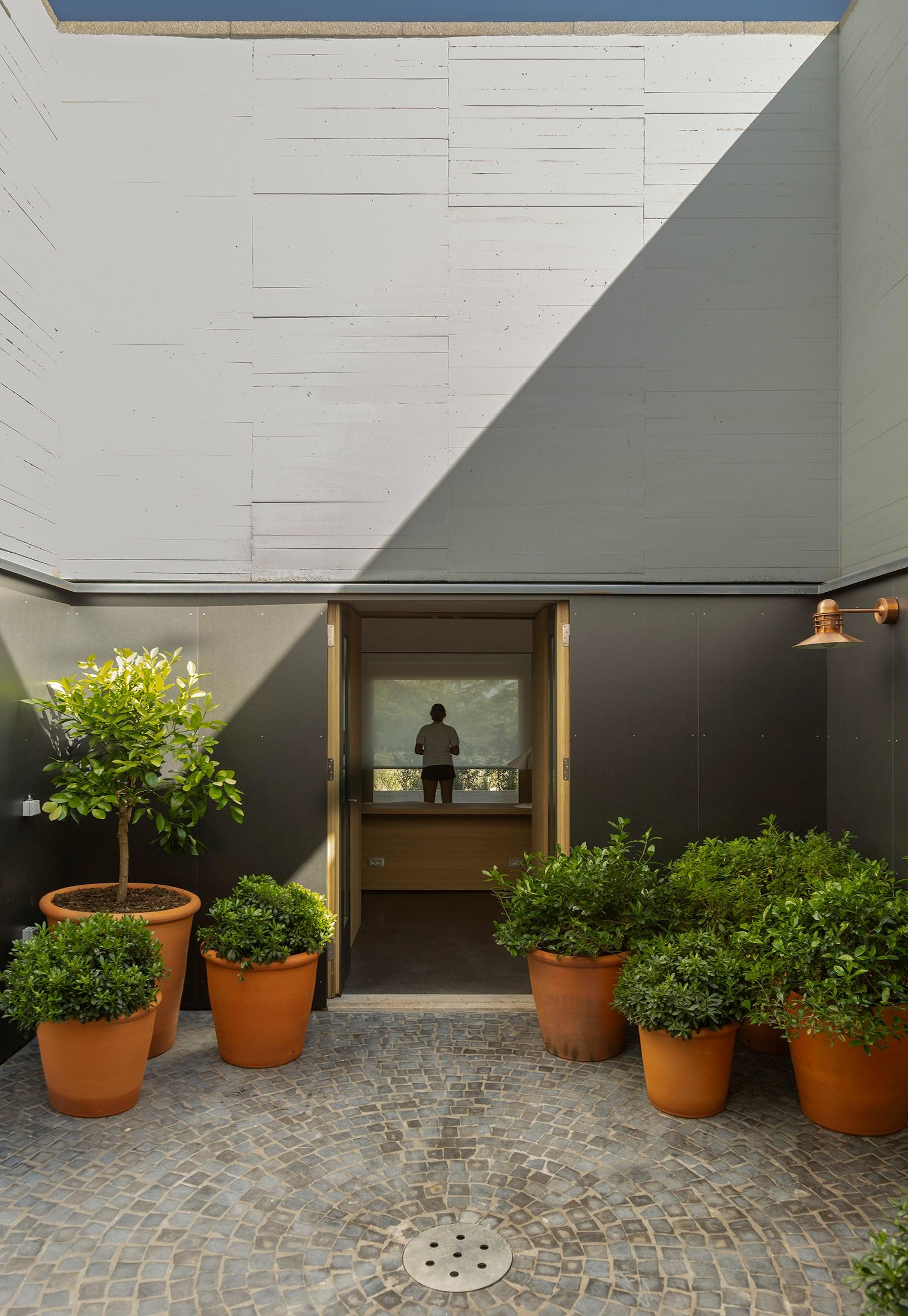 Stone House in Caceres - image 6