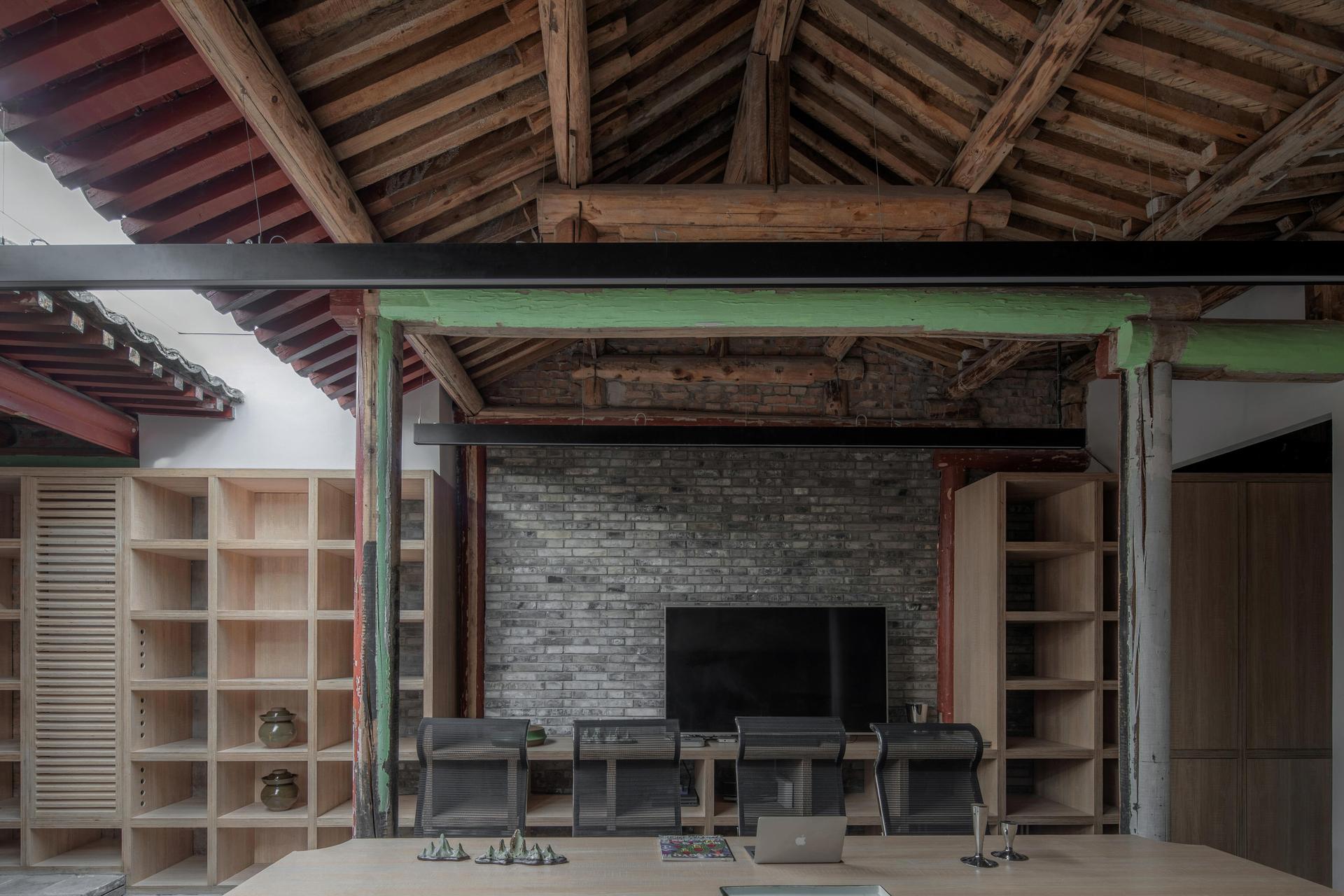 COLUMN HOUSE - image 3