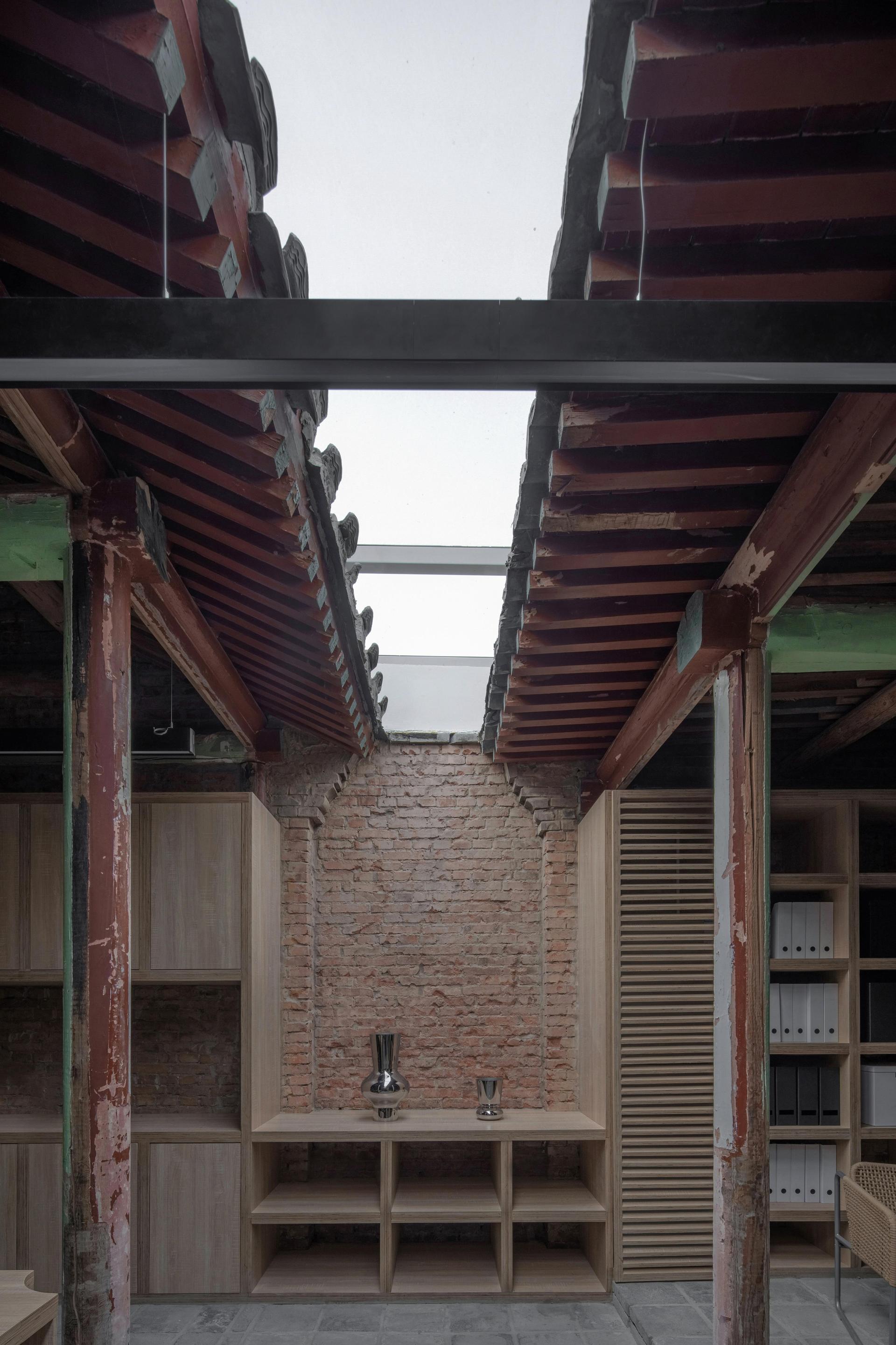 COLUMN HOUSE - image 4
