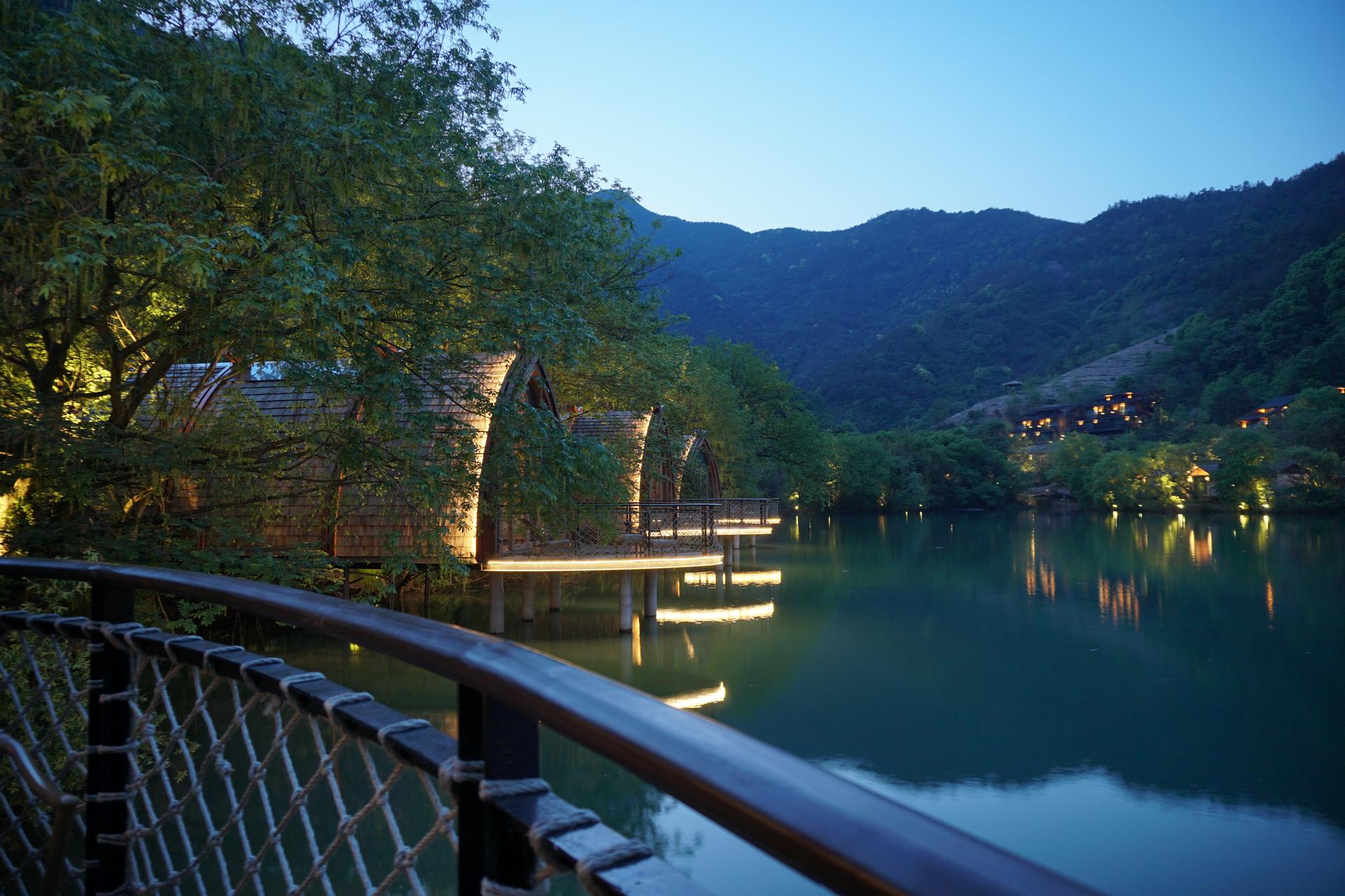 Boat Rooms on the Fuchun River - image 2