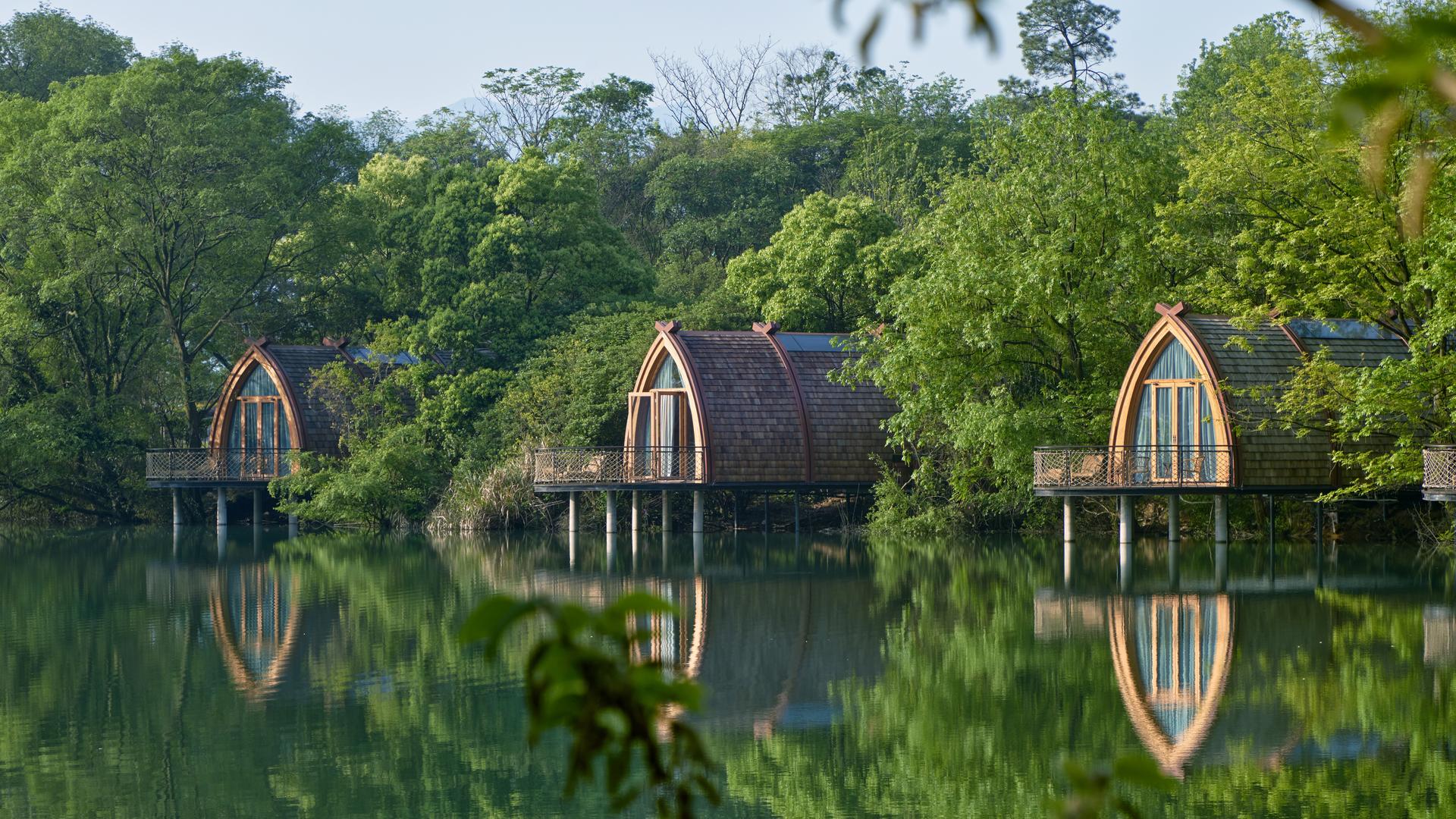 Boat Rooms on the Fuchun River - image 3
