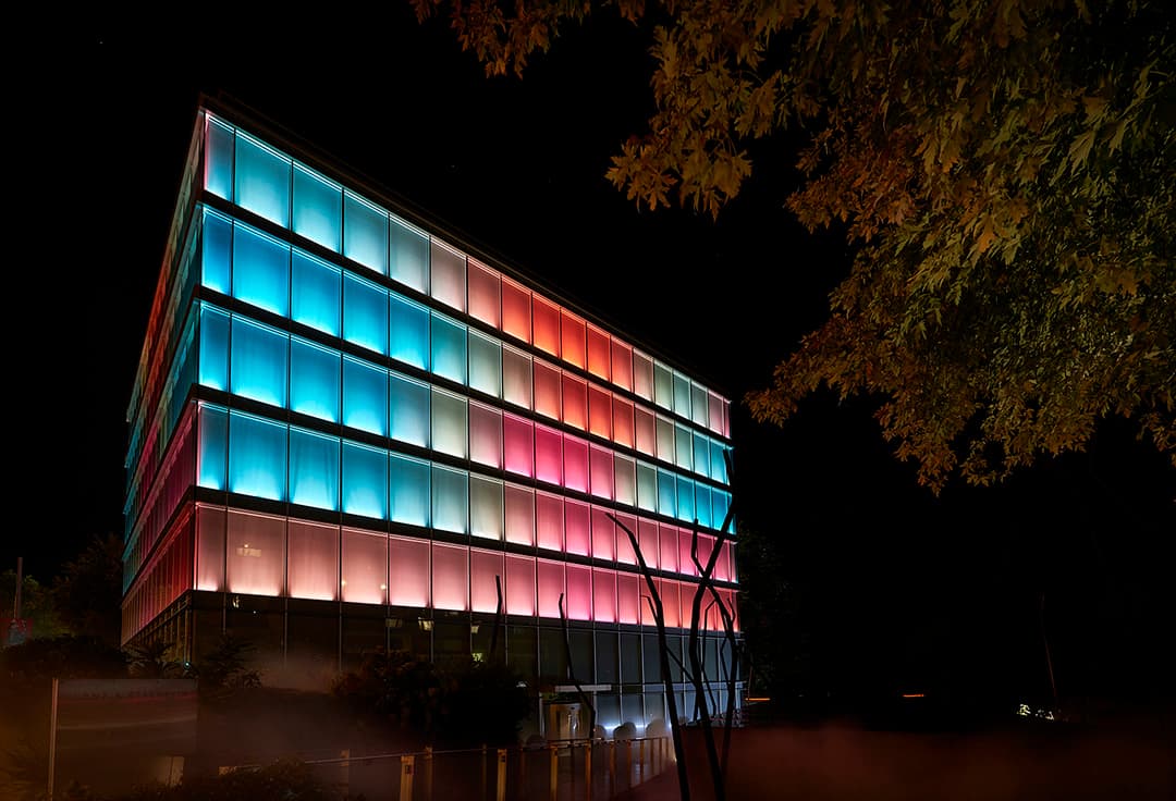 AMANDOLIER BUILDING, GENEVA RESPONSIVE LIGHT ART - image 5