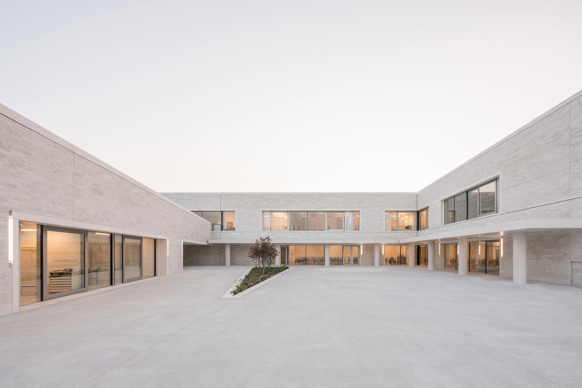 Ecole Communale Jacqueline de Romilly