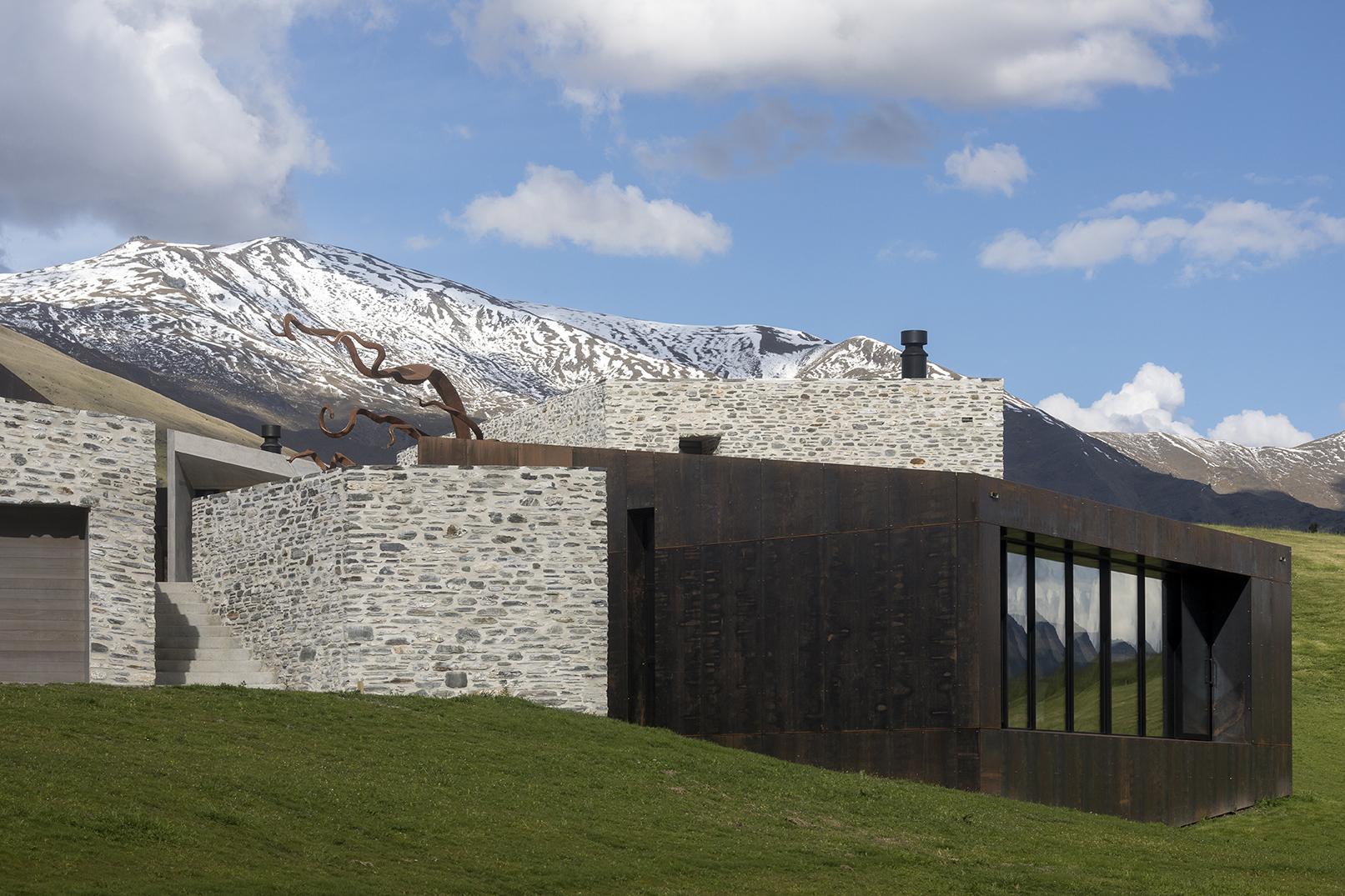 ARROWTOWN HOUSE - image 2