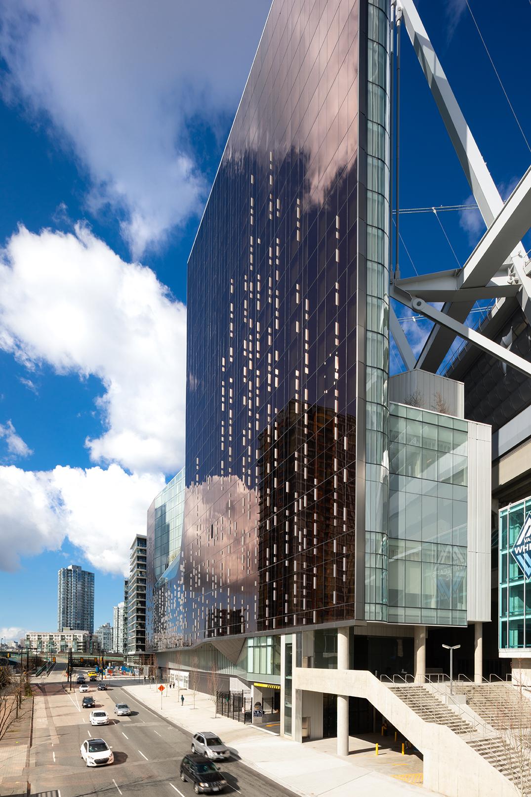 Parq Vancouver - image 8