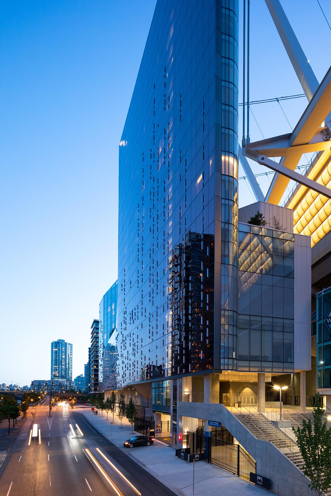 Parq Vancouver - image 12