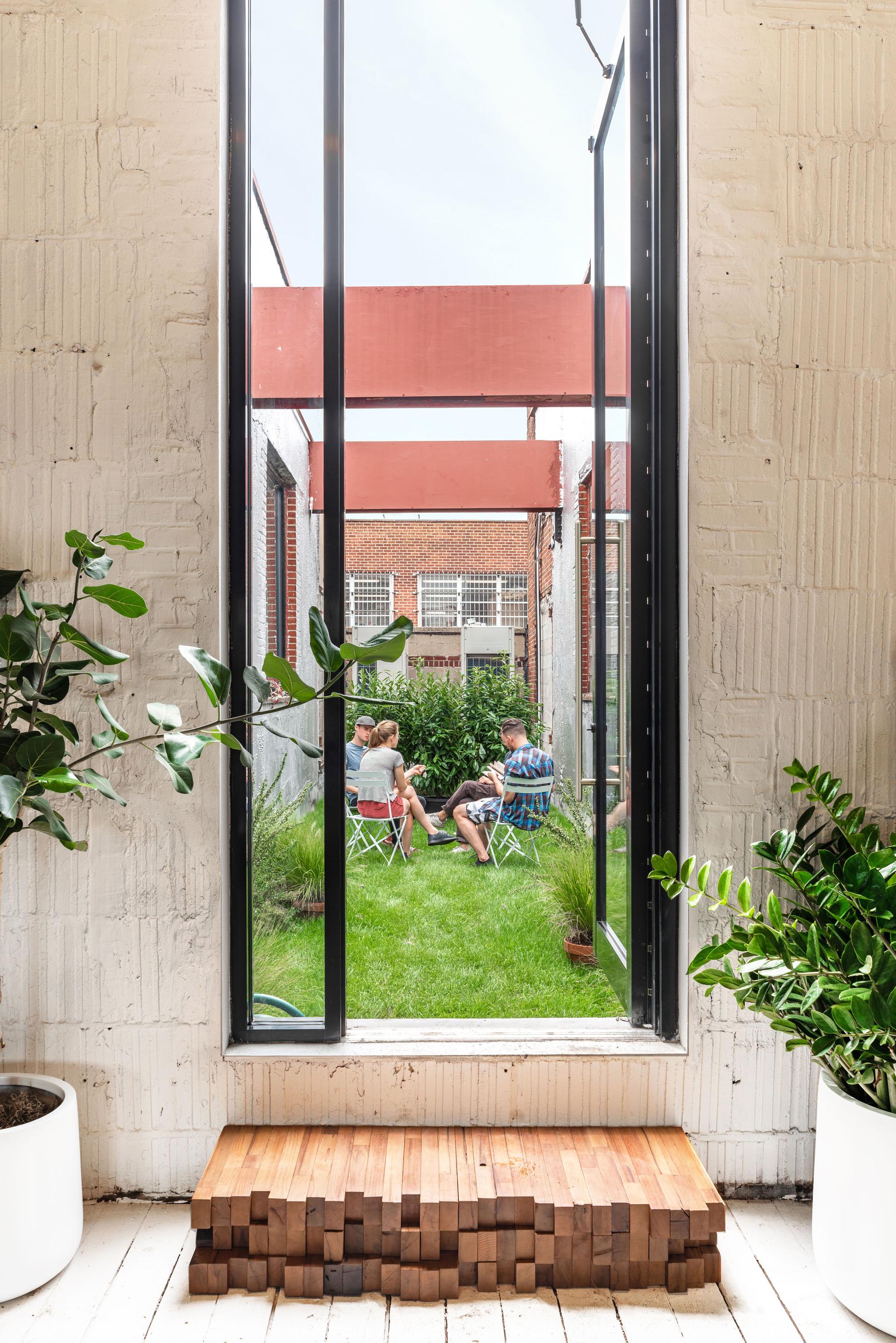 Stickbulb Studio/Showroom at RUX Studios - image 10