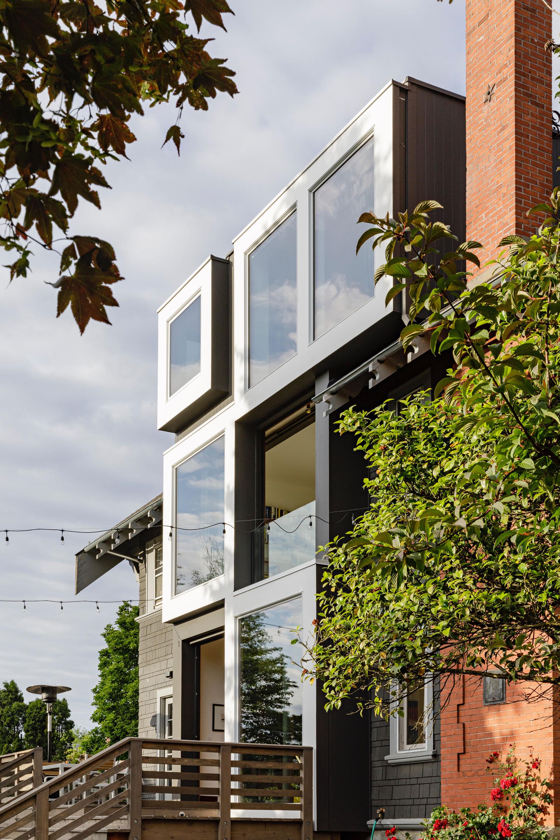 Lincoln Street Residence - image 3