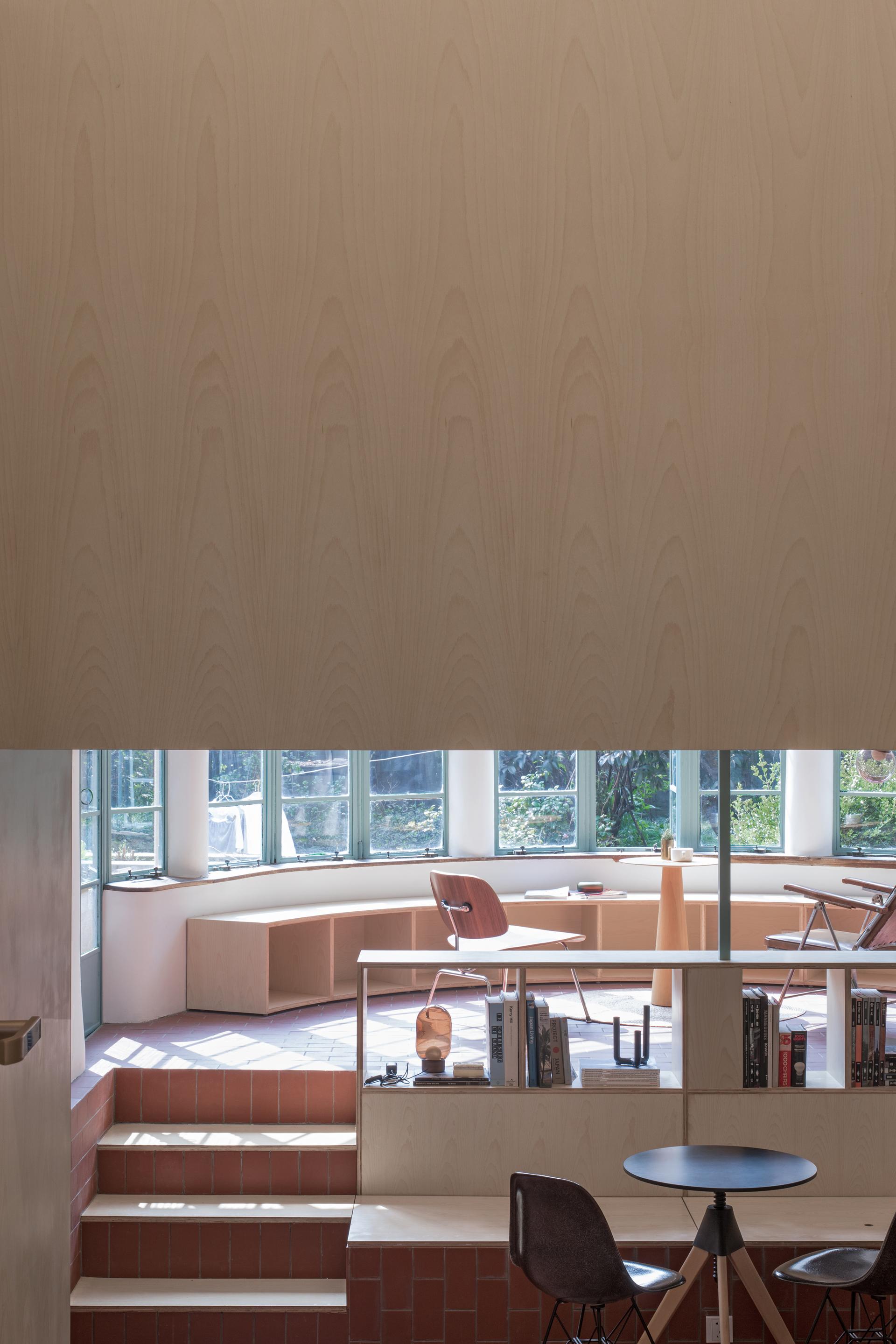 A U-SHAPE ROOM - image 3