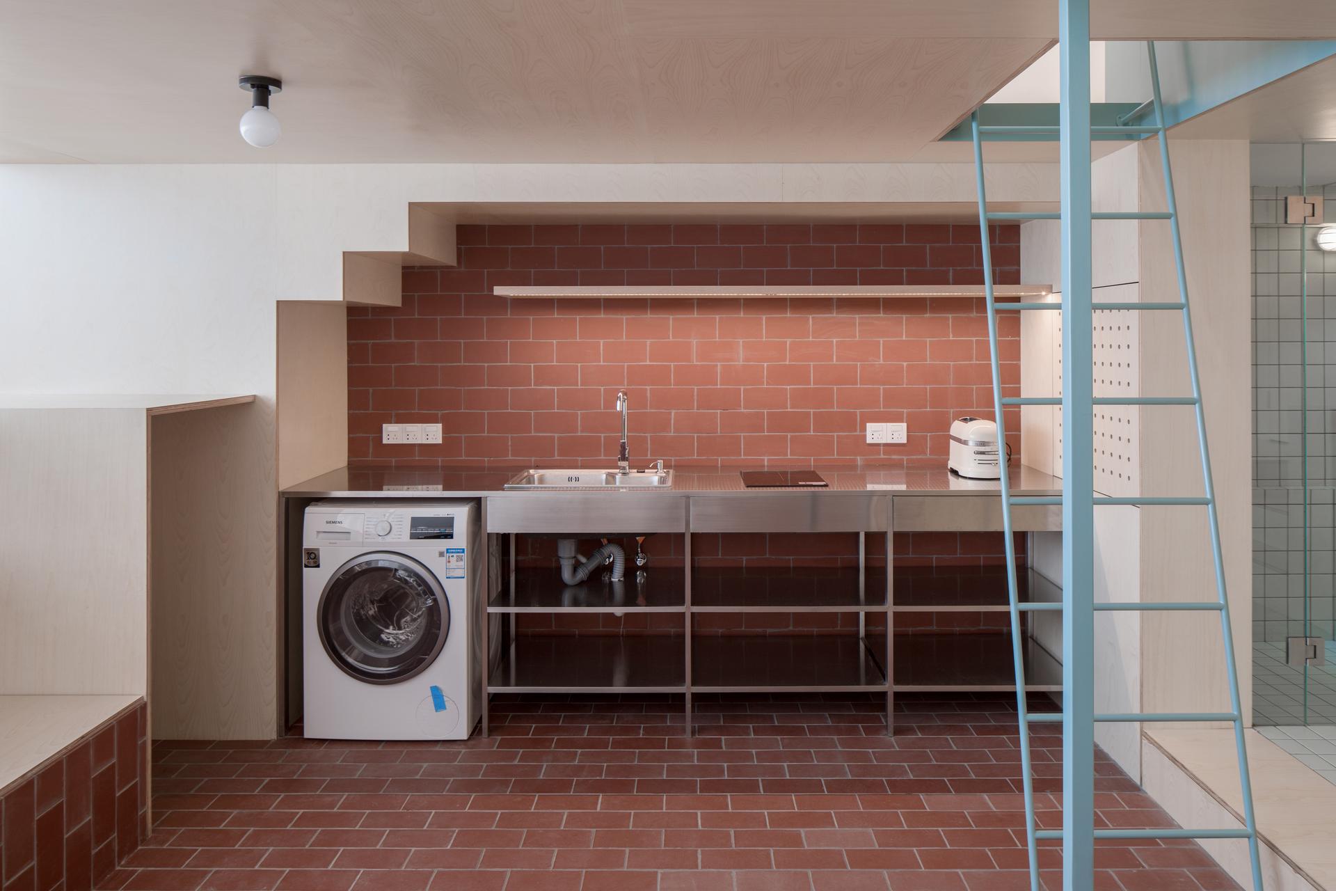 A U-SHAPE ROOM - image 6