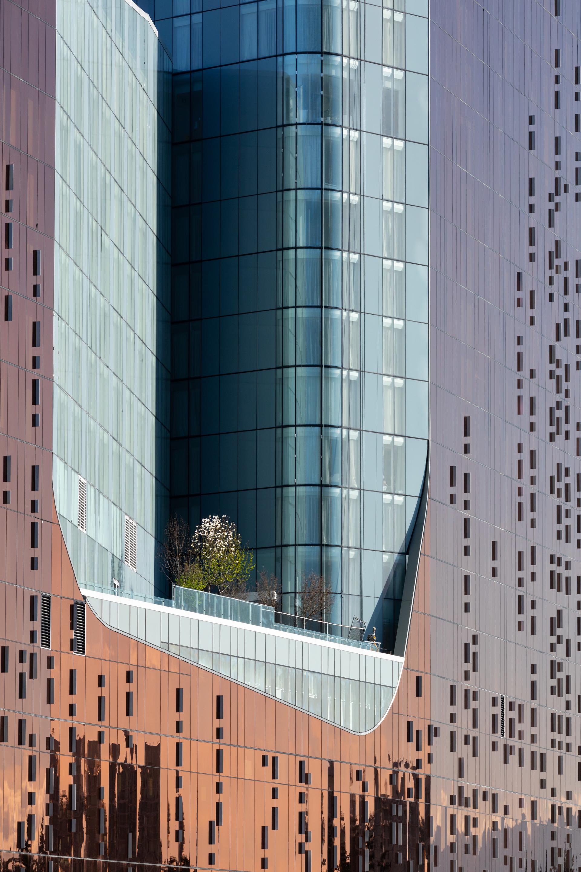 Parq Vancouver - image 10