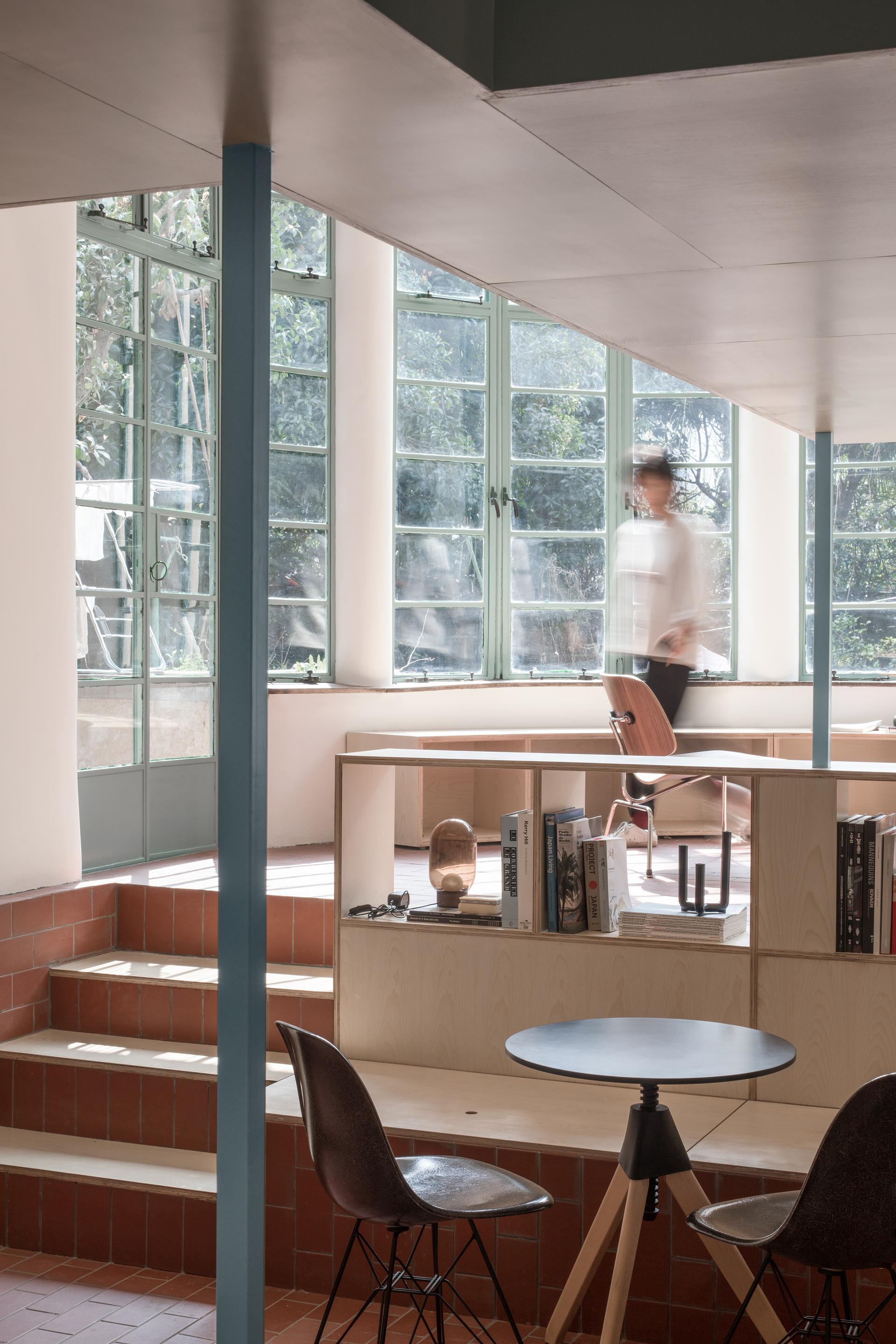 A U-SHAPE ROOM - image 13