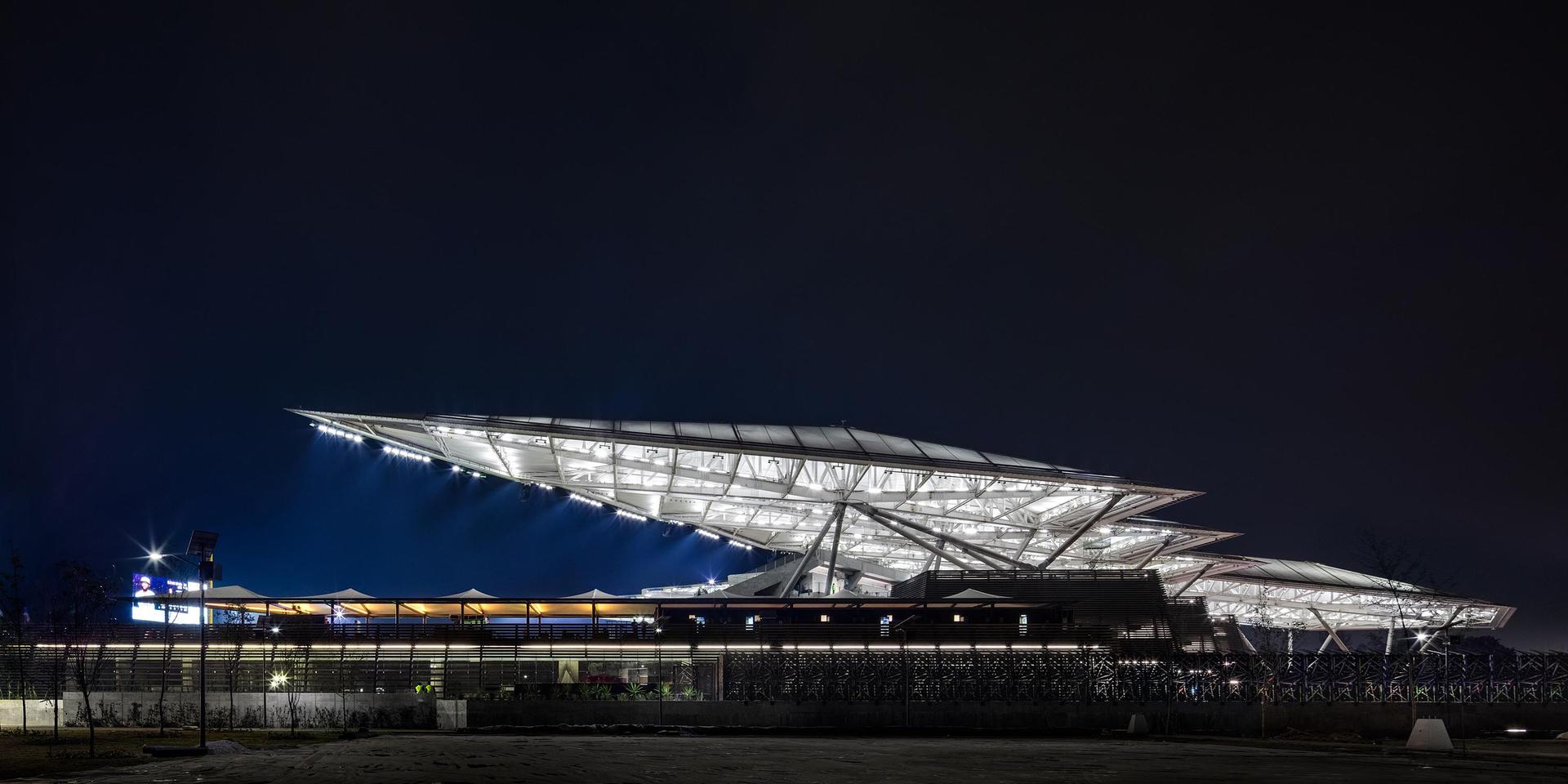 Diablos Rojos Stadium - image 8