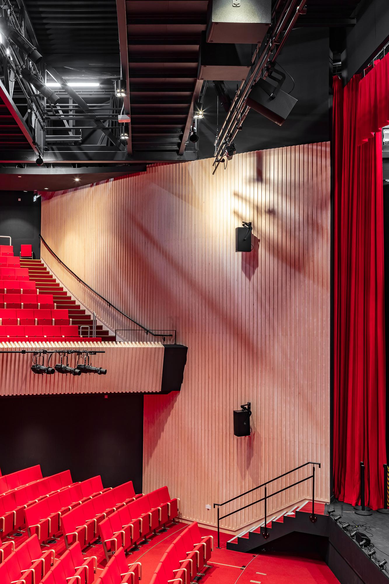 G.W.Annenberg Performing Arts Centre - image 8