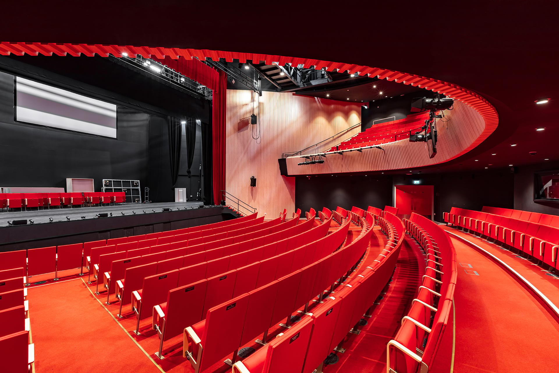 G.W.Annenberg Performing Arts Centre - image 6