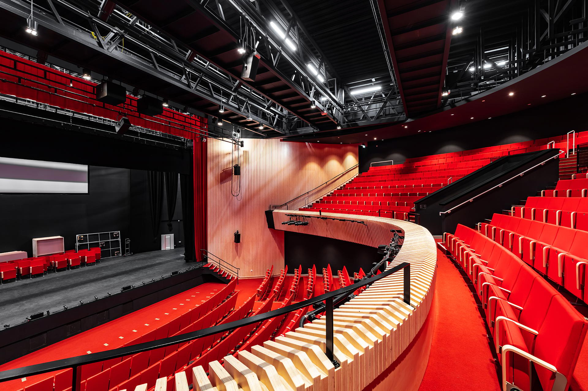 G.W.Annenberg Performing Arts Centre - image 7