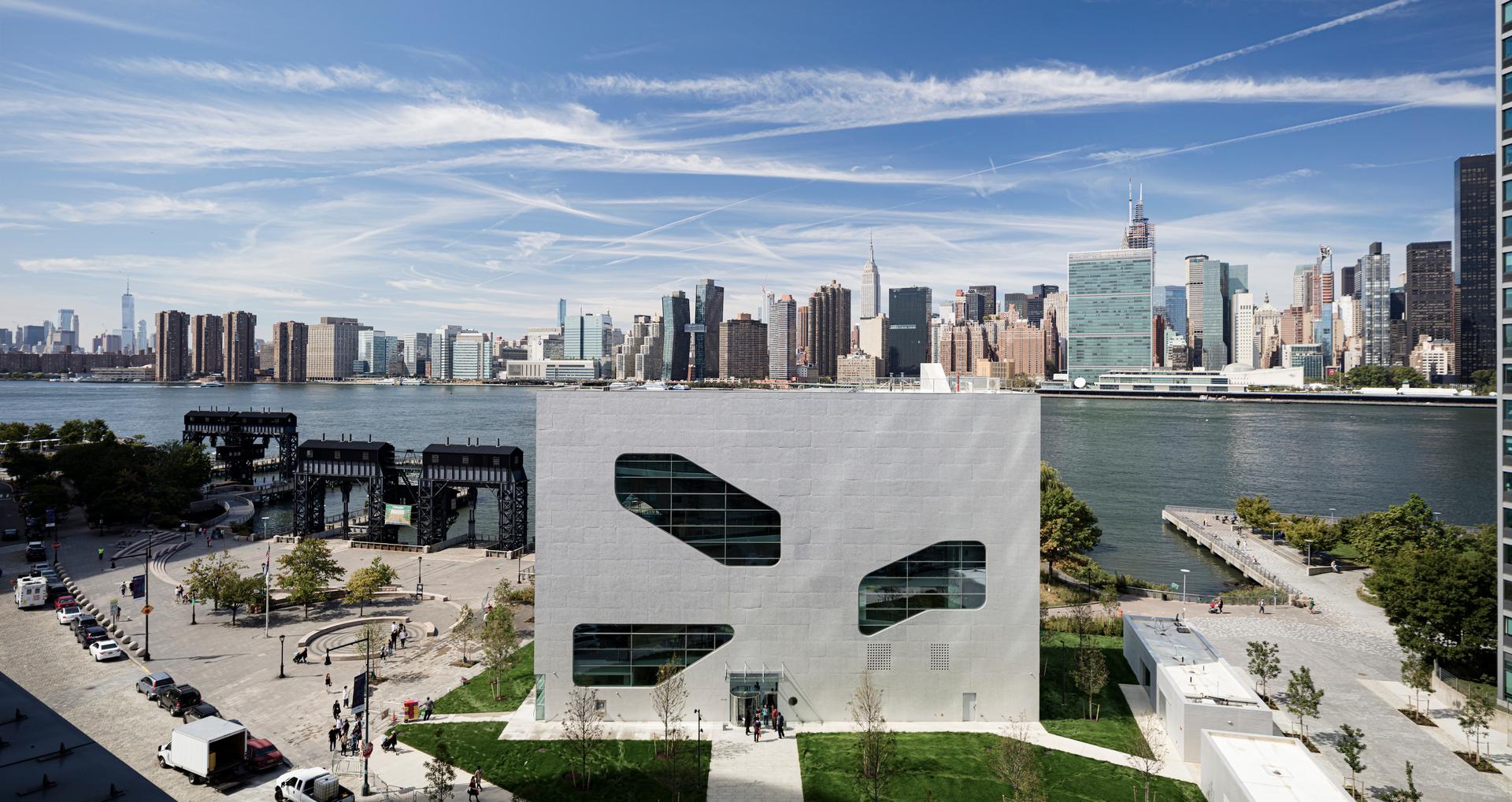 Hunters Point Library - image 4