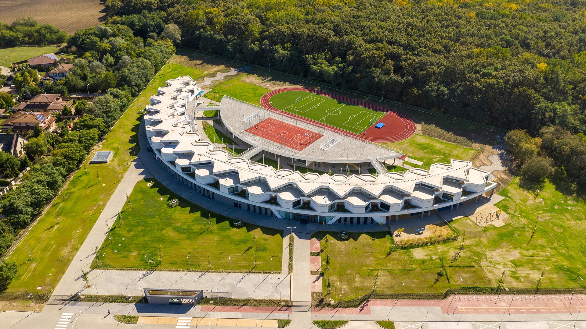 International School of Debrecen - image 2