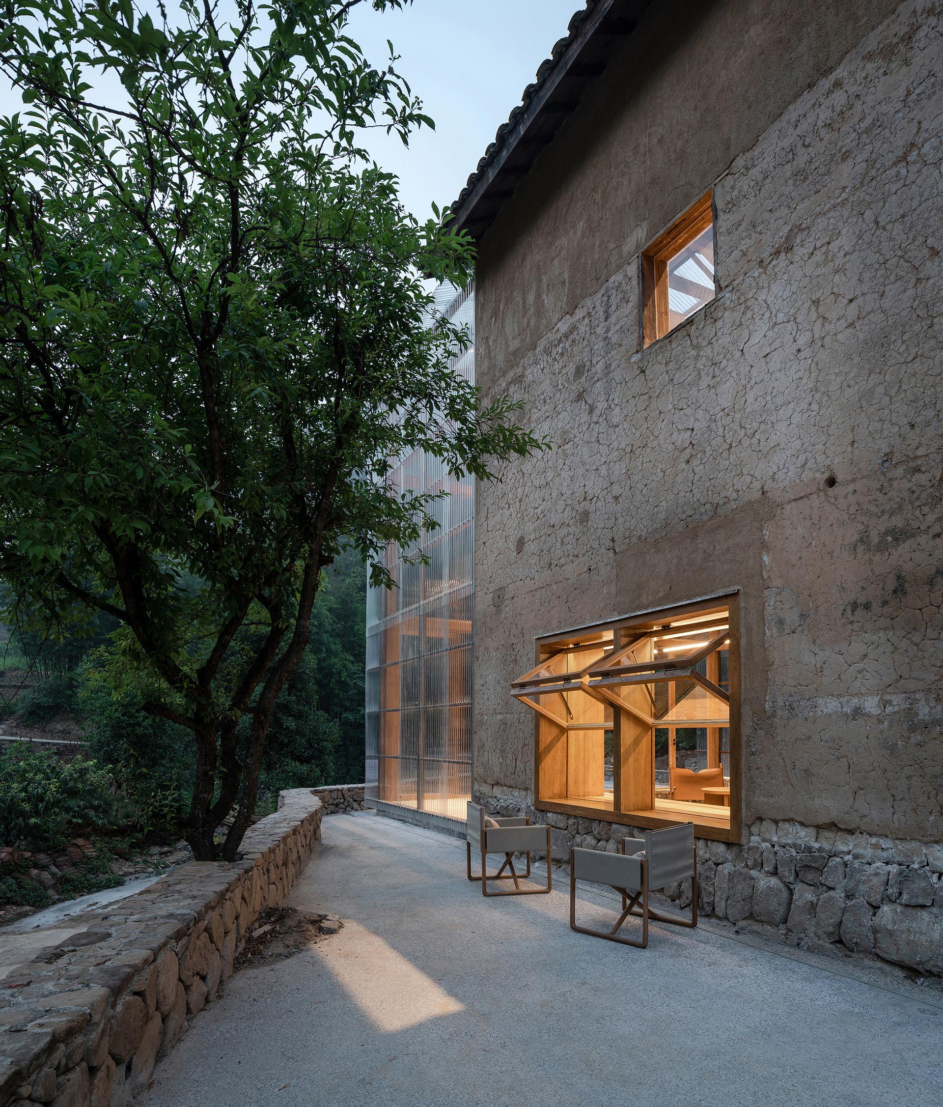 Capsule hotel in a rural library - image 6