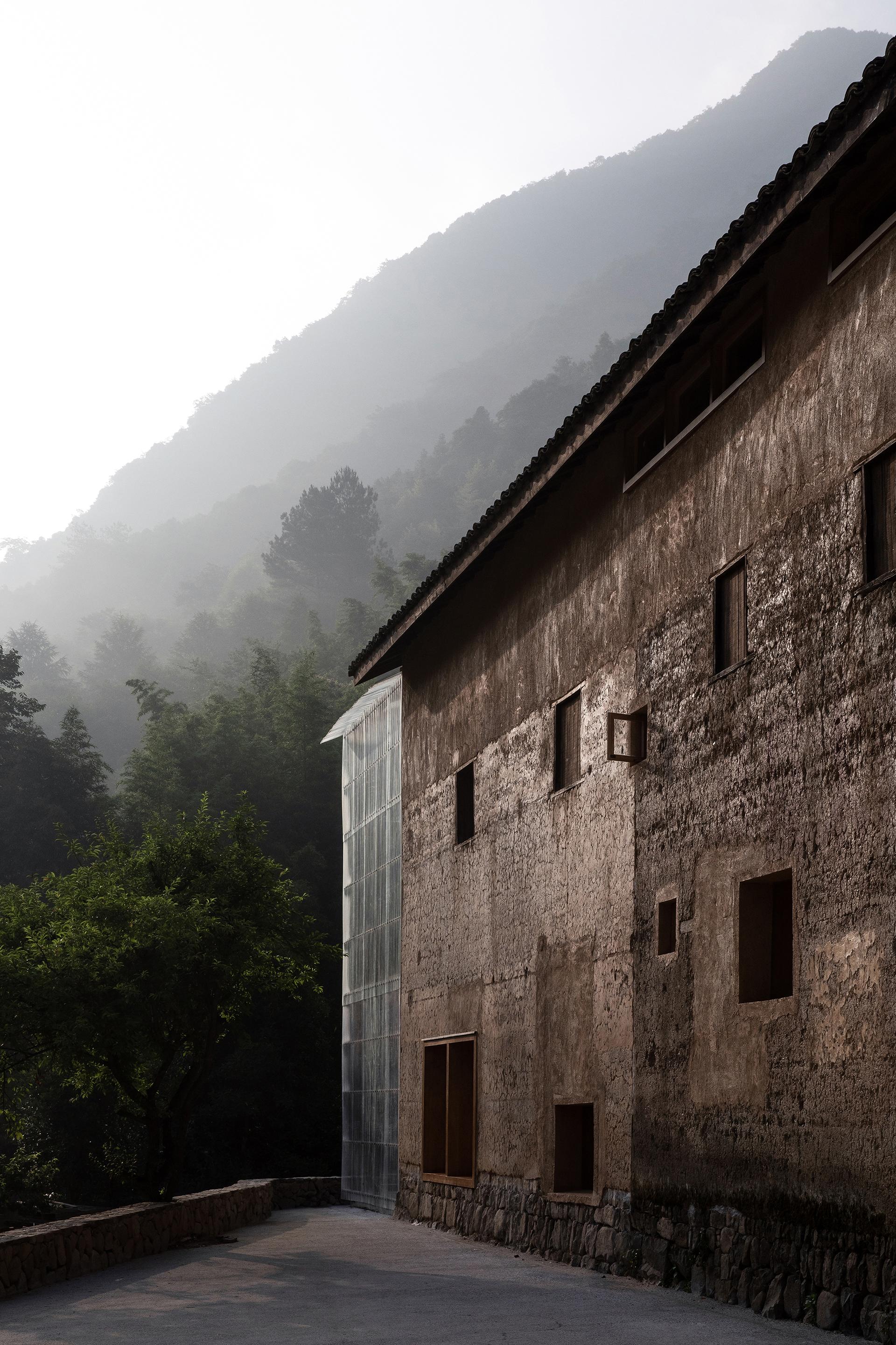 Capsule hotel in a rural library - image 8